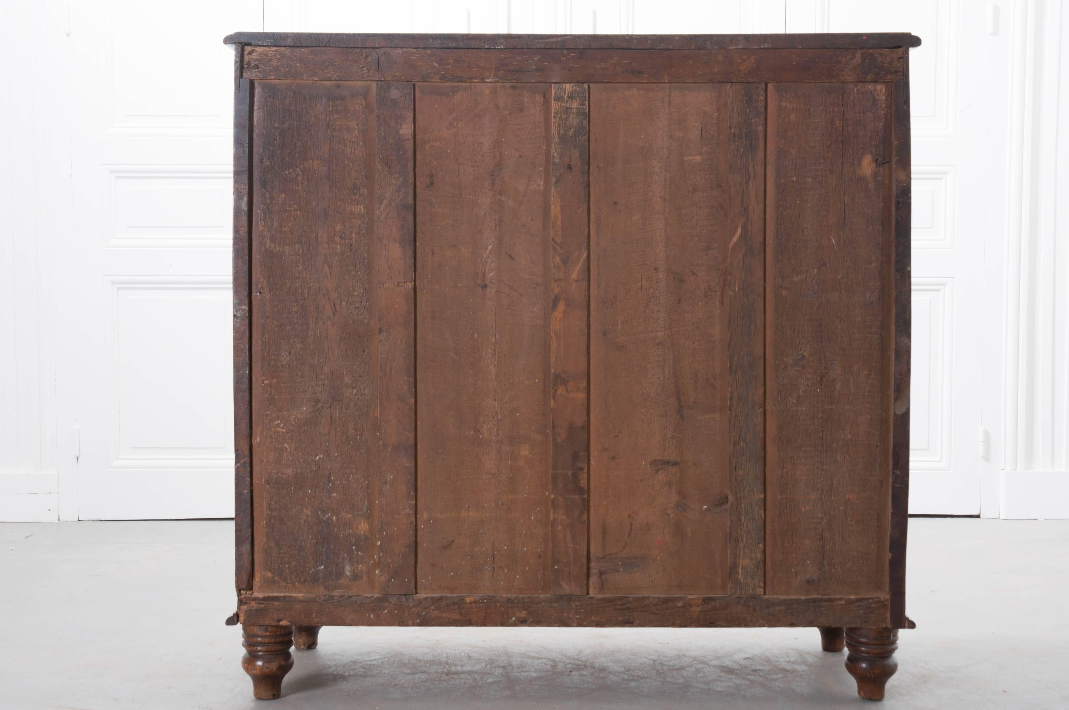 English Early 19th Century Burl Oak Chest of Drawers 4