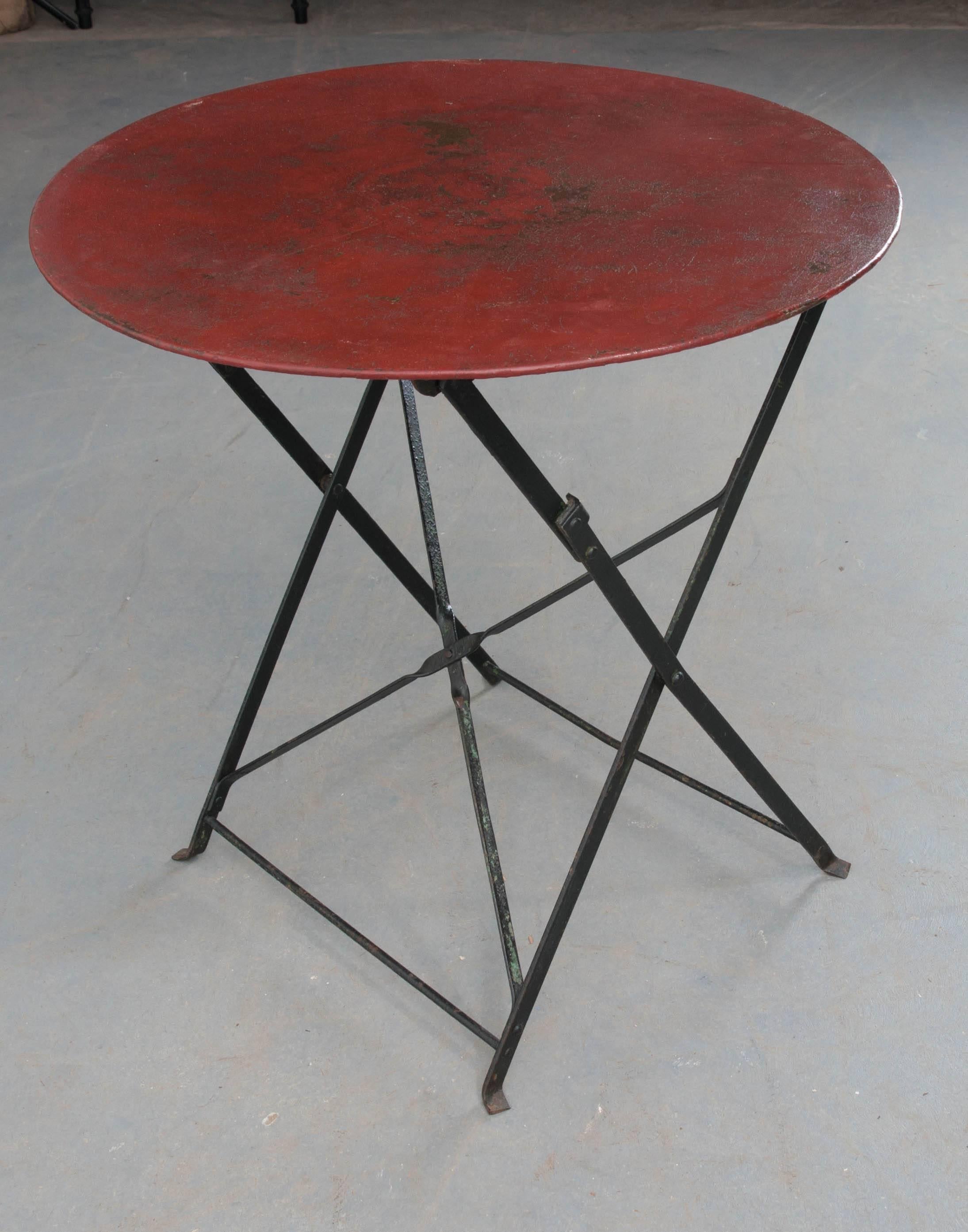 round folding metal table