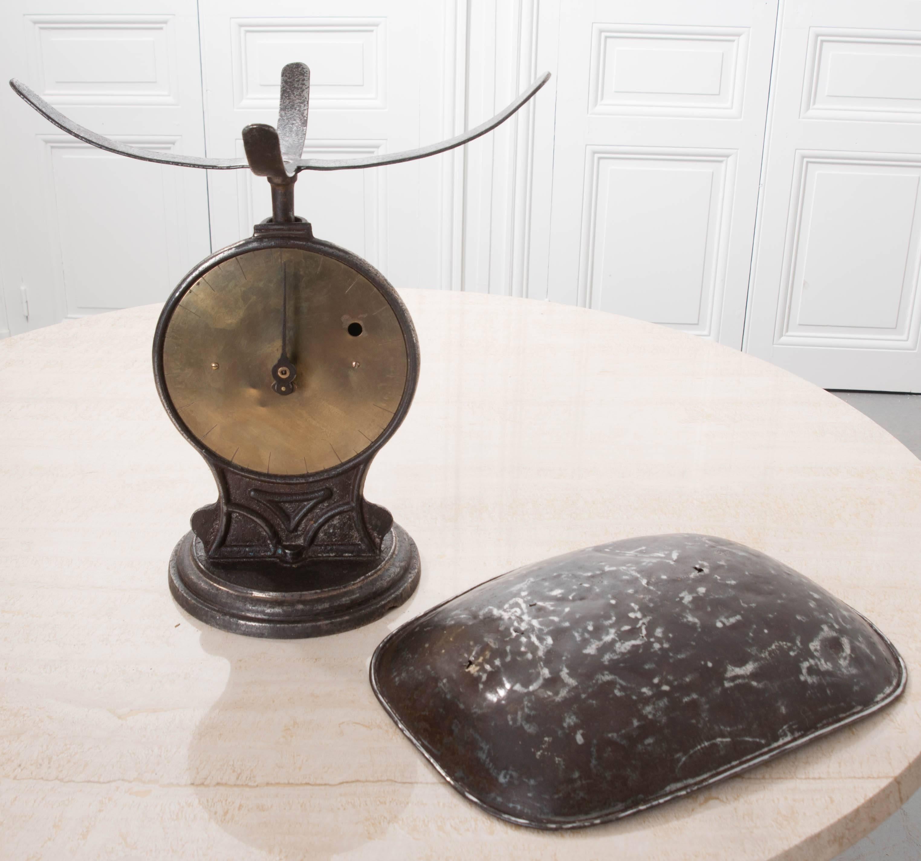 English 19th Century Spring Counter Scale In Good Condition In Baton Rouge, LA