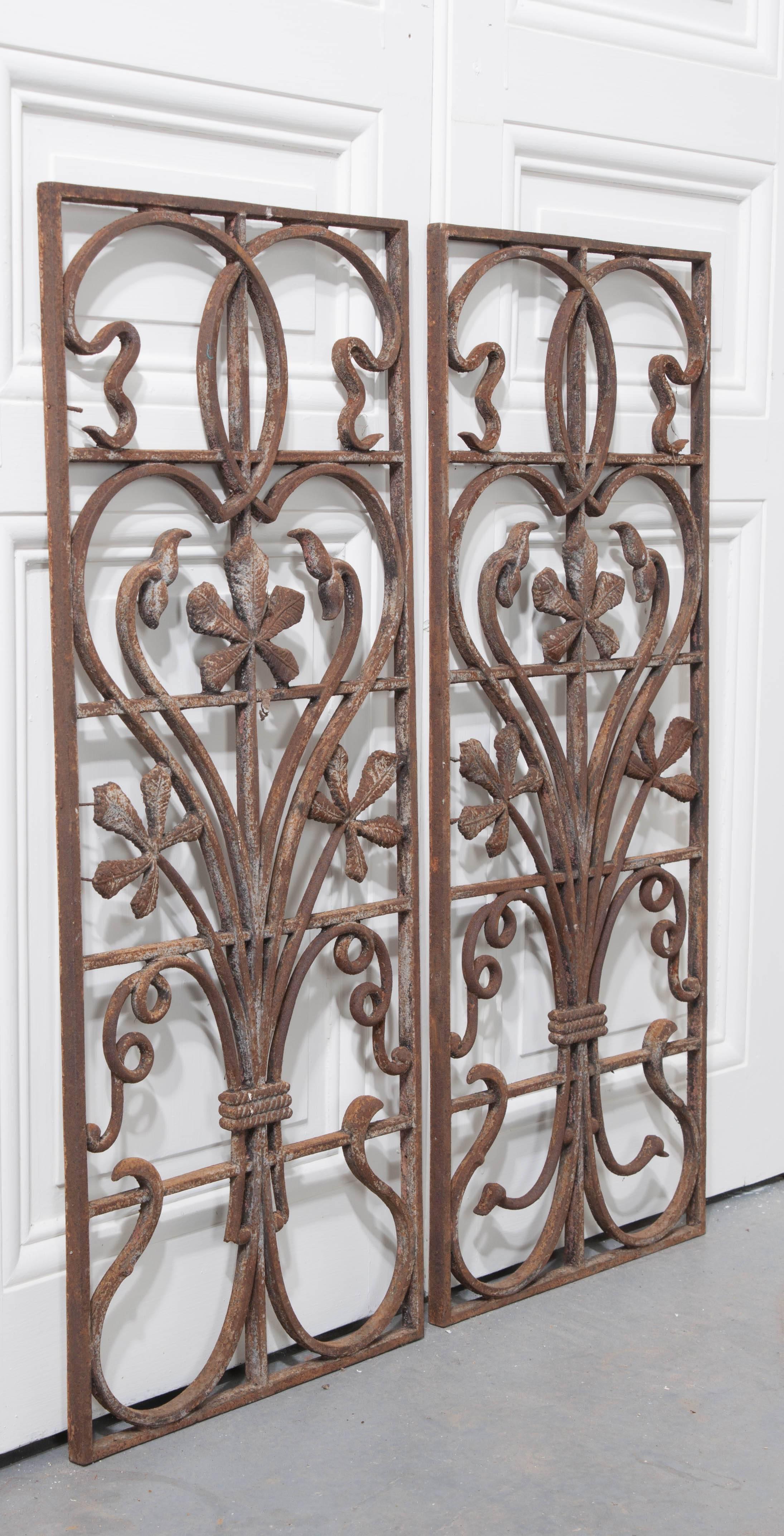 Pair of Early 20th Century Art Nouveau Wrought Iron Panels In Good Condition In Baton Rouge, LA
