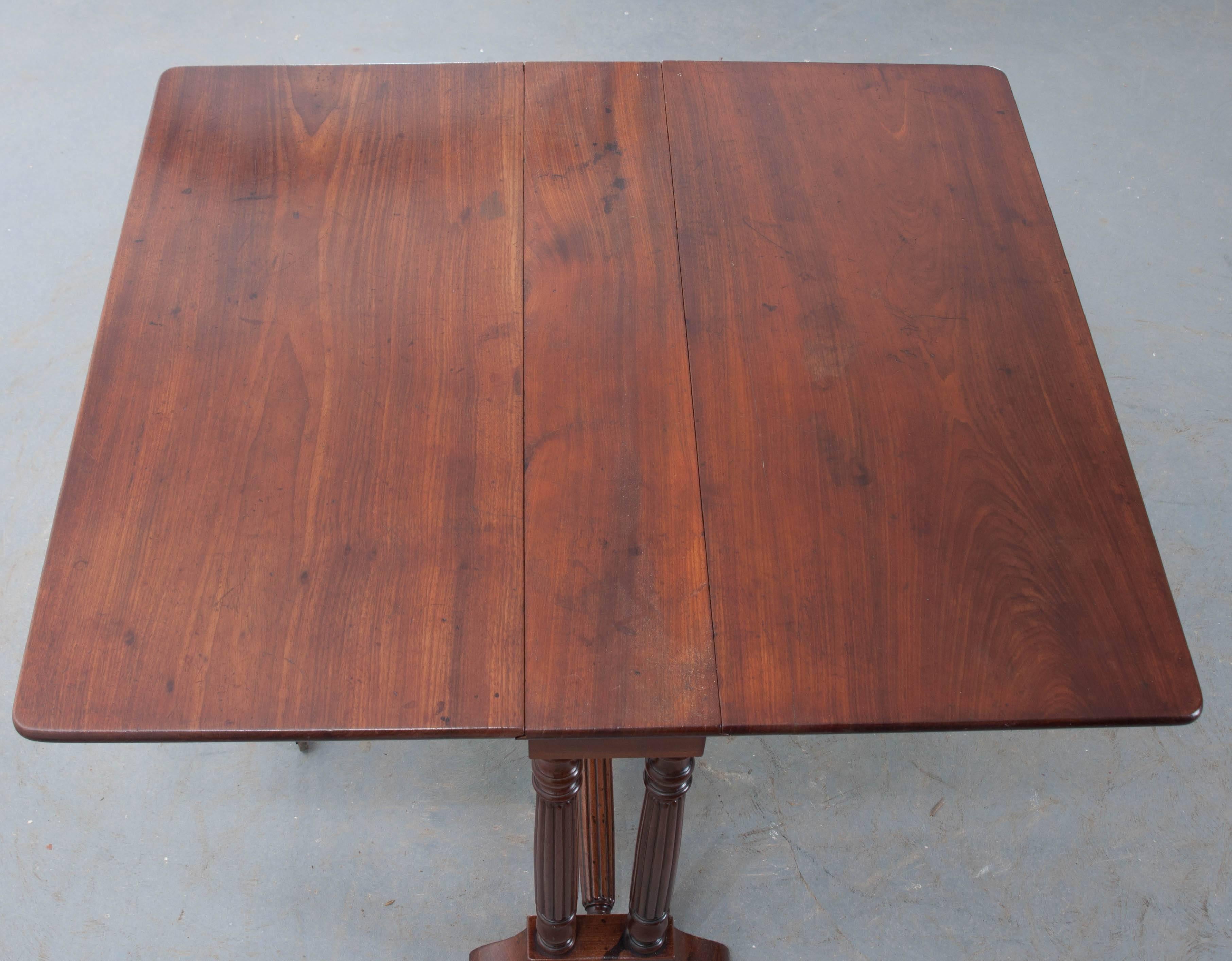 English 19th Century Regency Mahogany Drop-Leaf Table For Sale 2