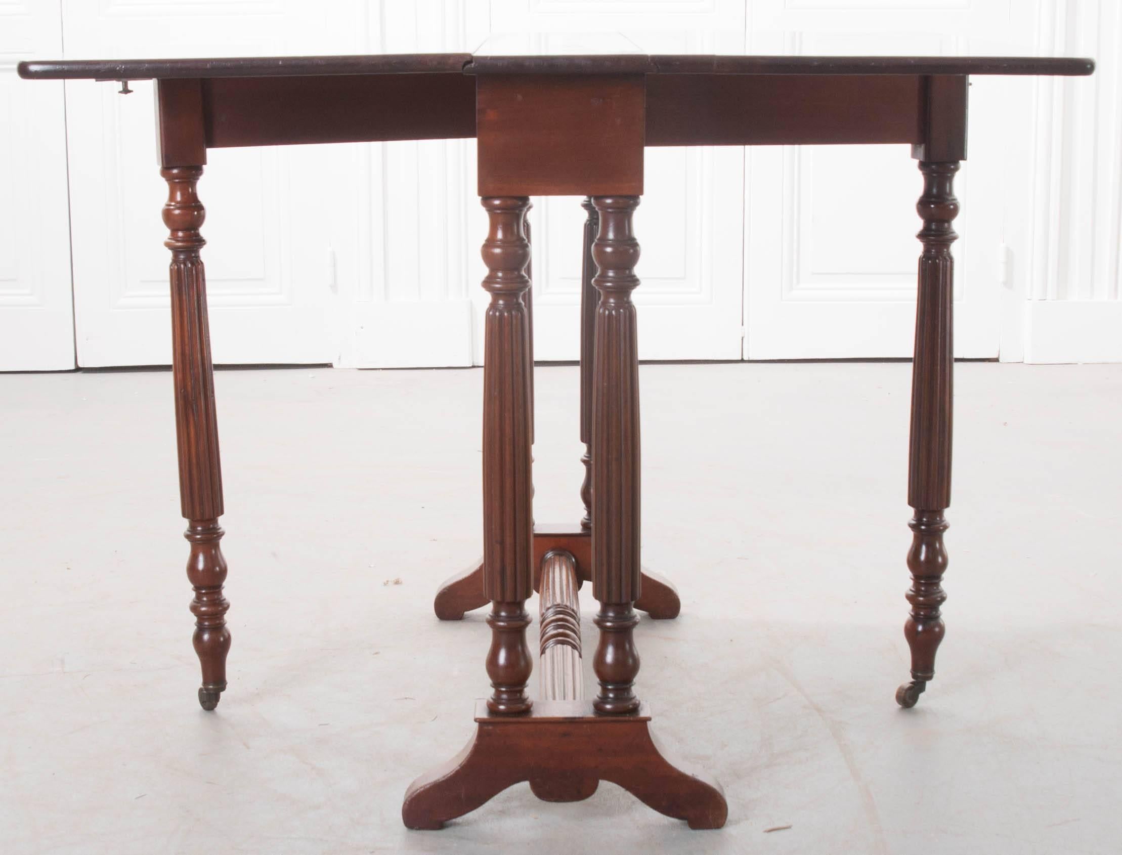 Englischer Regency-Mahagoni-Tisch mit ausklappbaren Bändern aus dem 19. Jahrhundert im Angebot 3