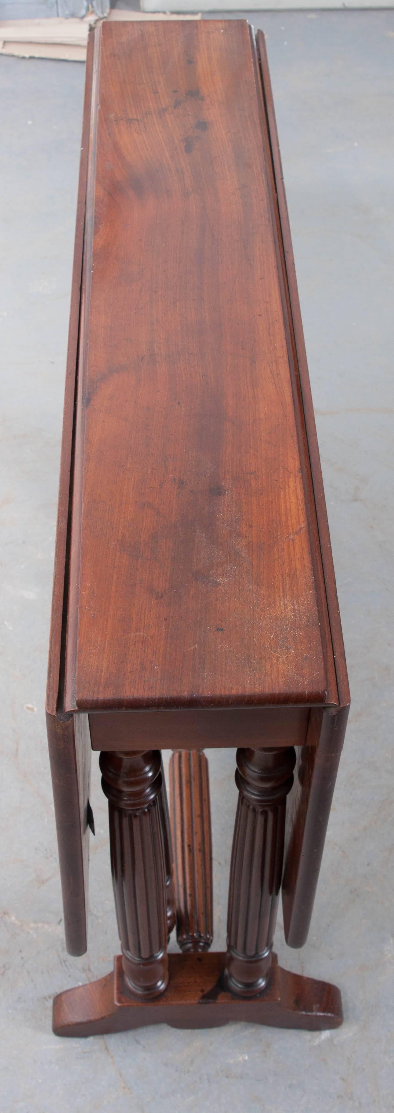 Englischer Regency-Mahagoni-Tisch mit ausklappbaren Bändern aus dem 19. Jahrhundert im Angebot 7