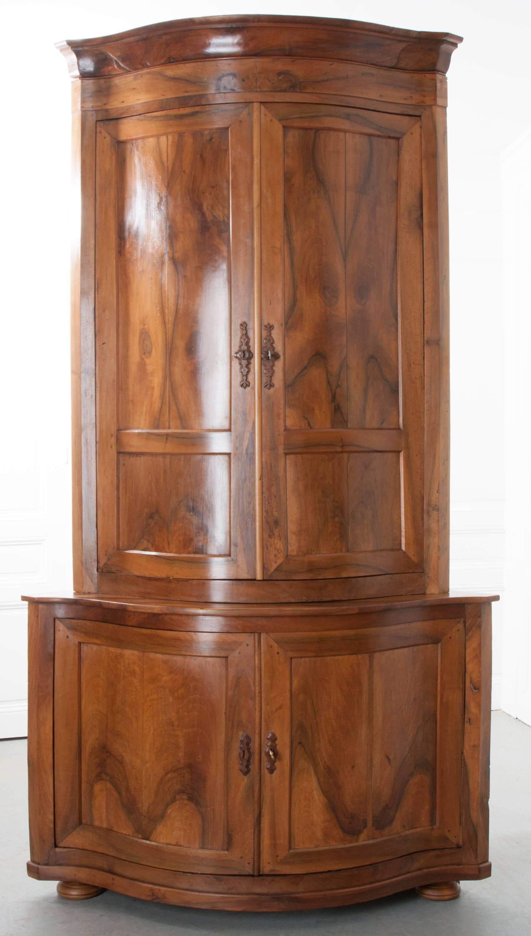 Pair of French 19th Century Walnut Corner Cabinets In Good Condition In Baton Rouge, LA