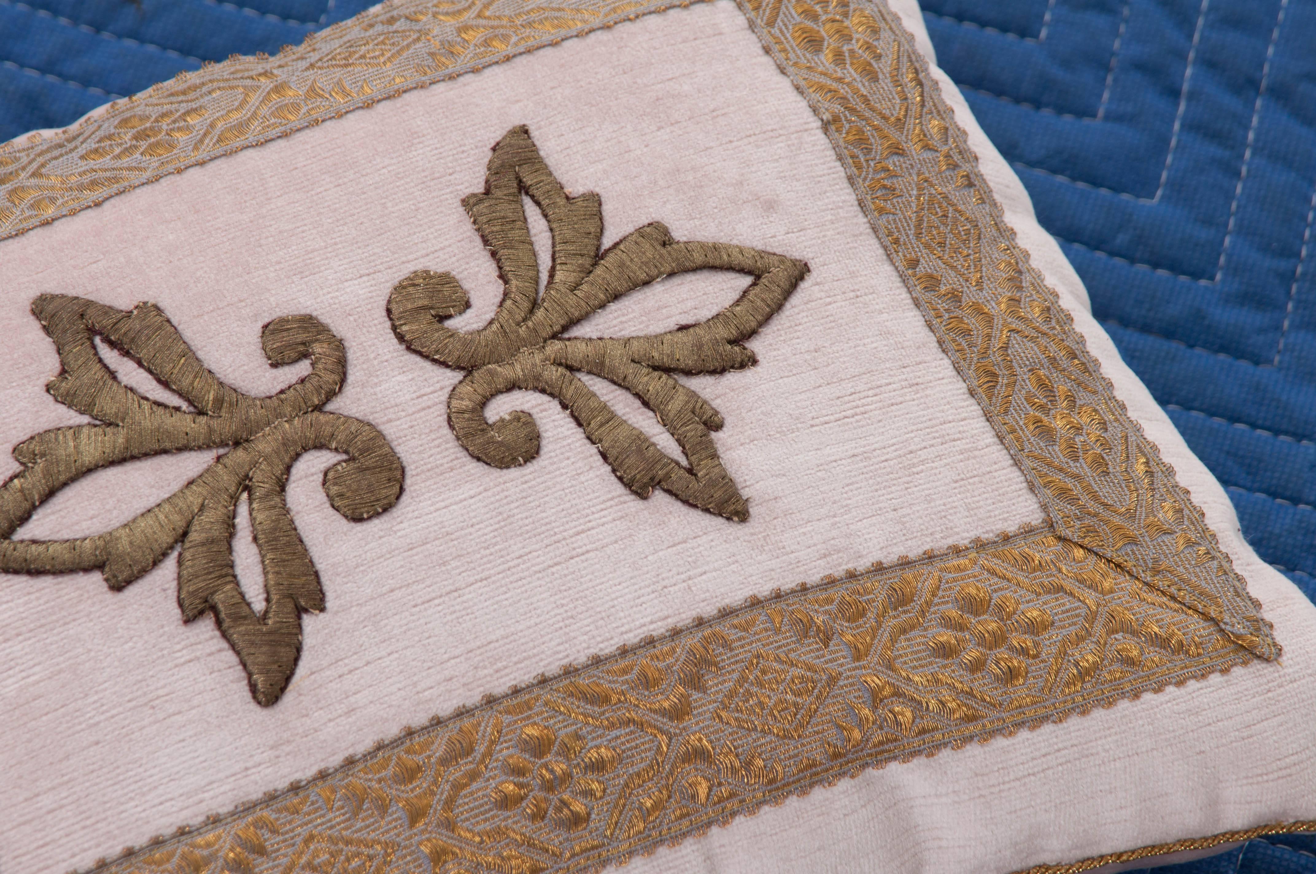 Antique Textile Pillows by B.Viz Designs In Excellent Condition In Baton Rouge, LA