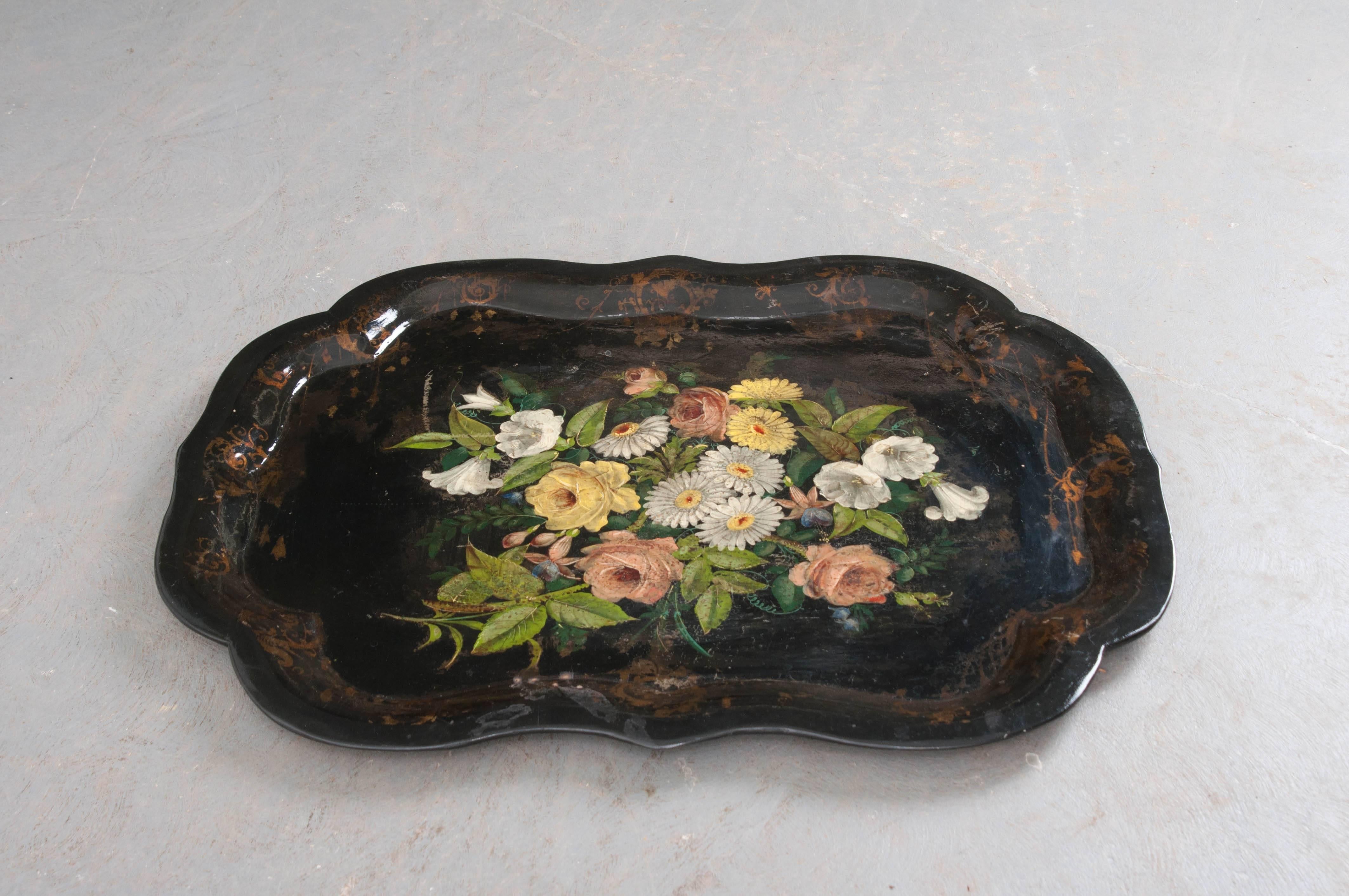 English 19th Century Papier Mâché Gilt and Painted Tray In Good Condition For Sale In Baton Rouge, LA