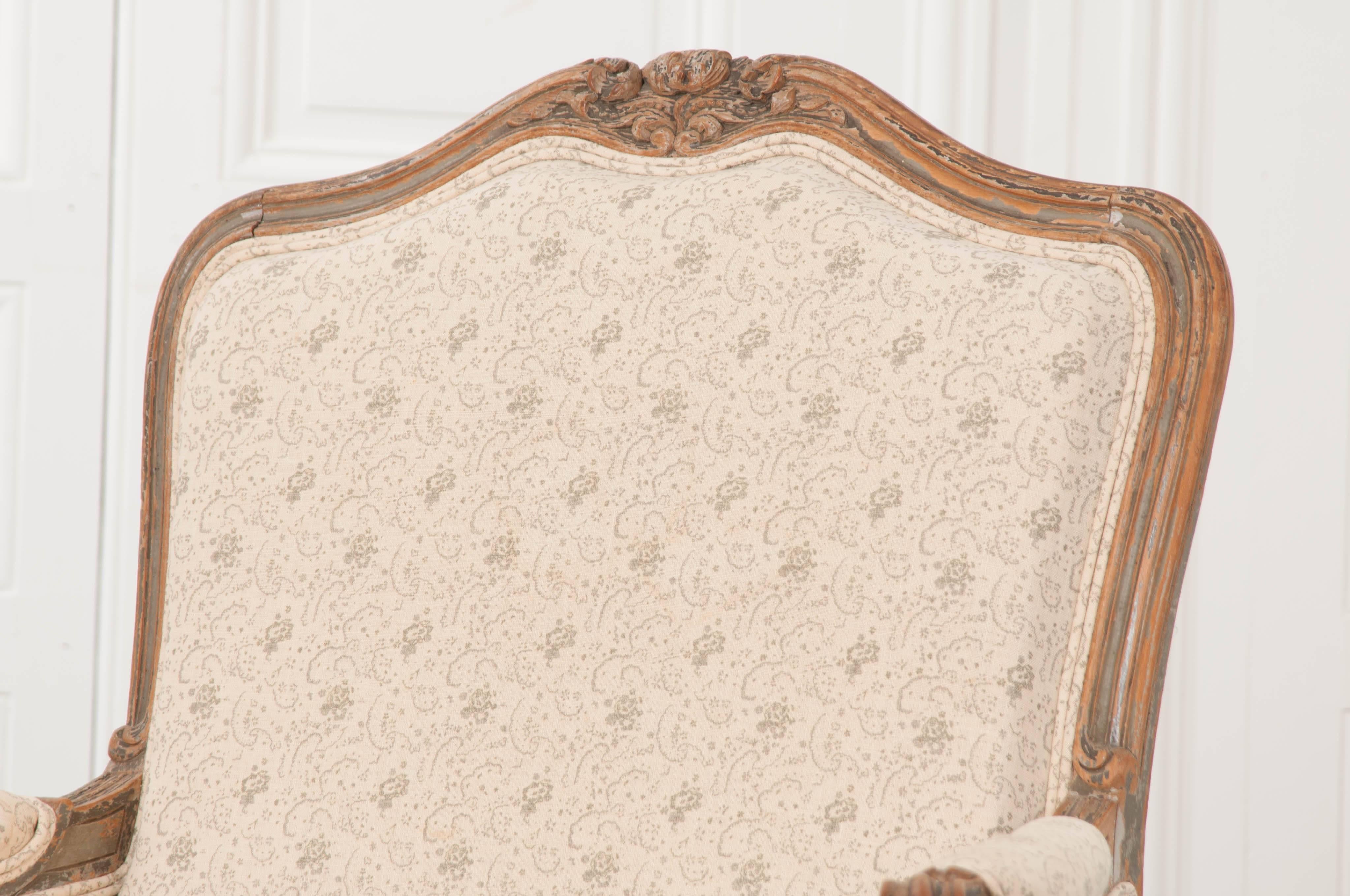 Pair of 19th Century French Louis XV Bergères In Good Condition In Baton Rouge, LA