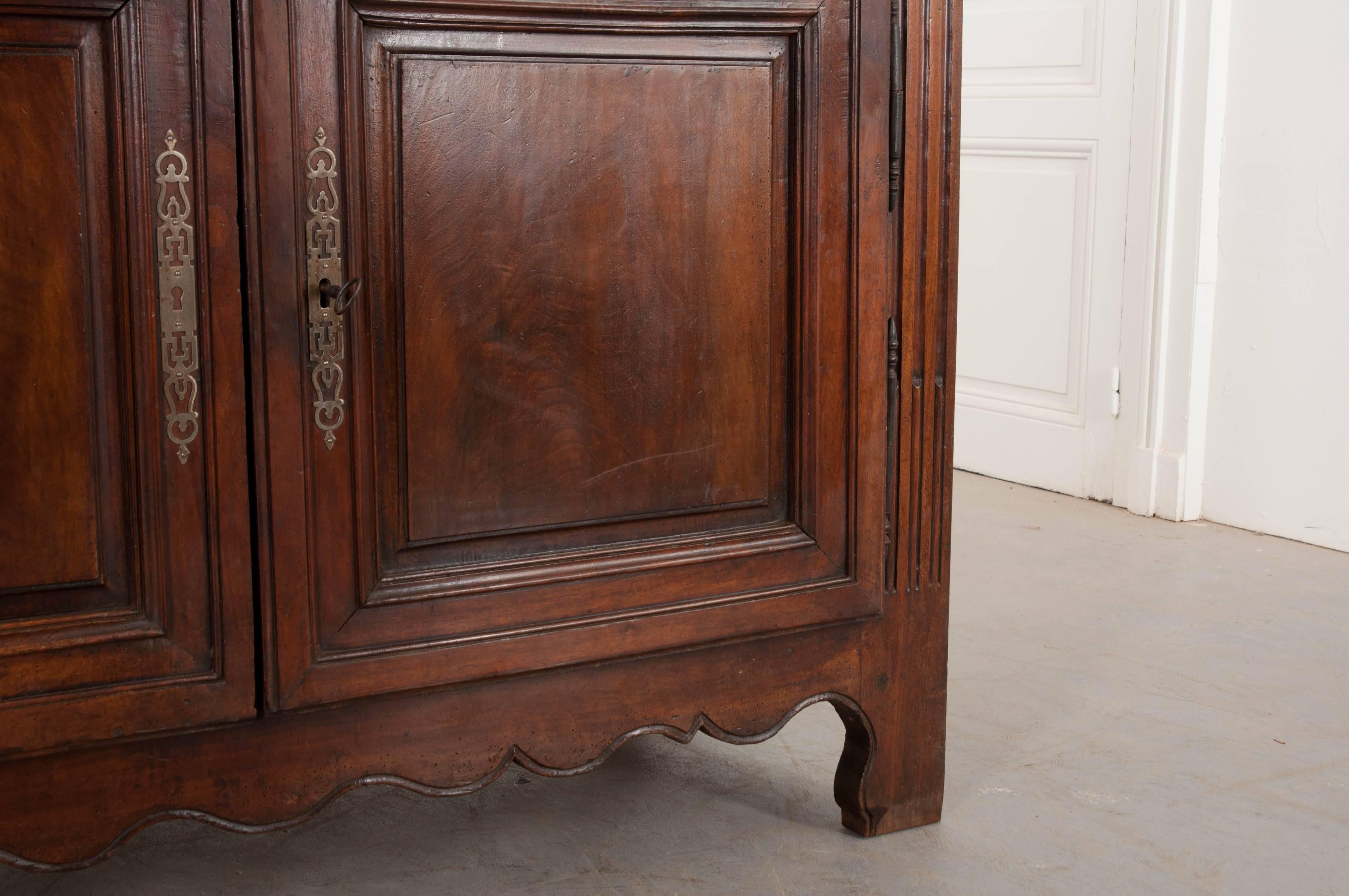 French 19th Century Transitional Walnut Enfilade In Good Condition In Baton Rouge, LA