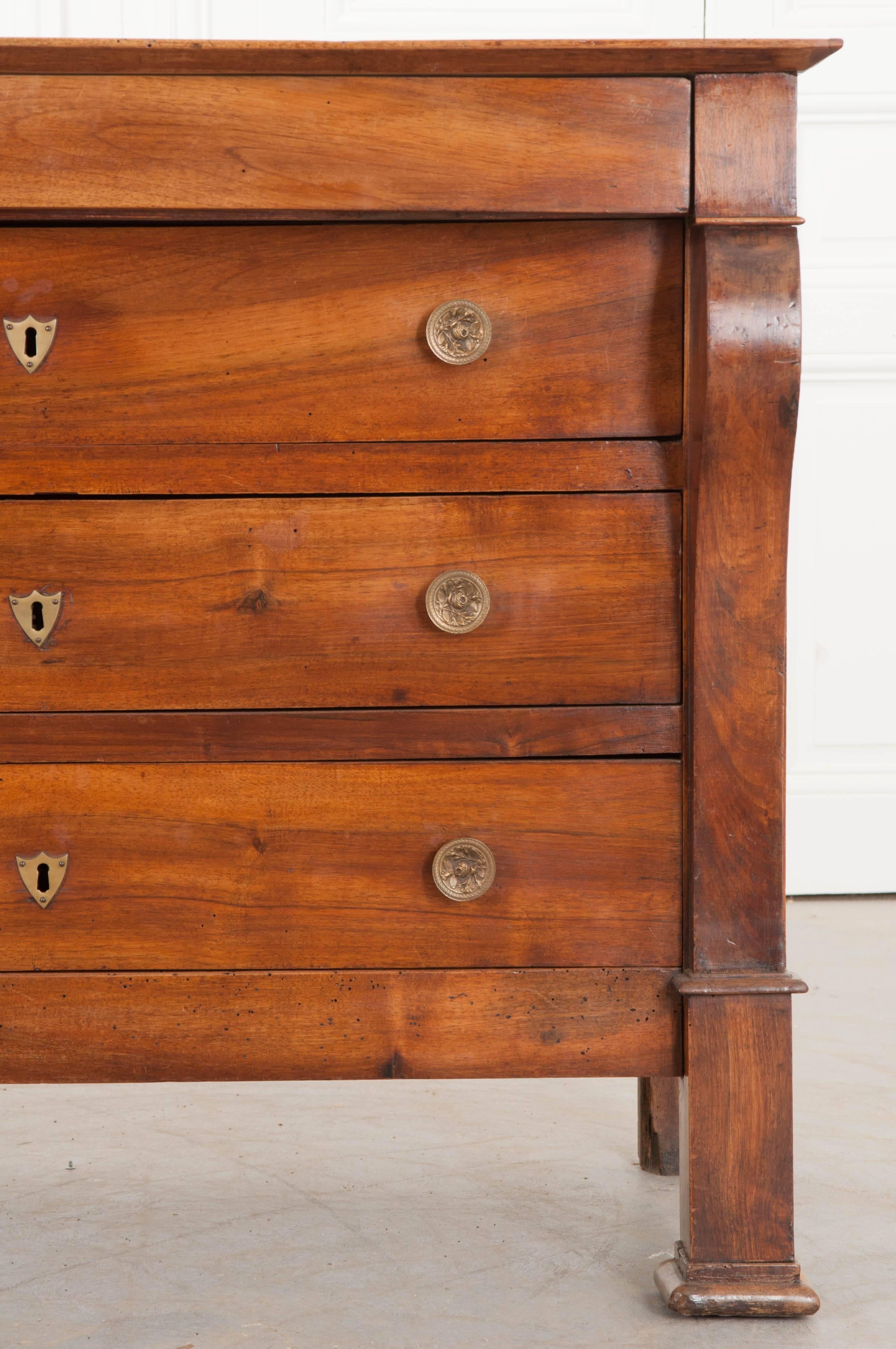 French 19th Century Transitional Walnut Commode In Good Condition In Baton Rouge, LA