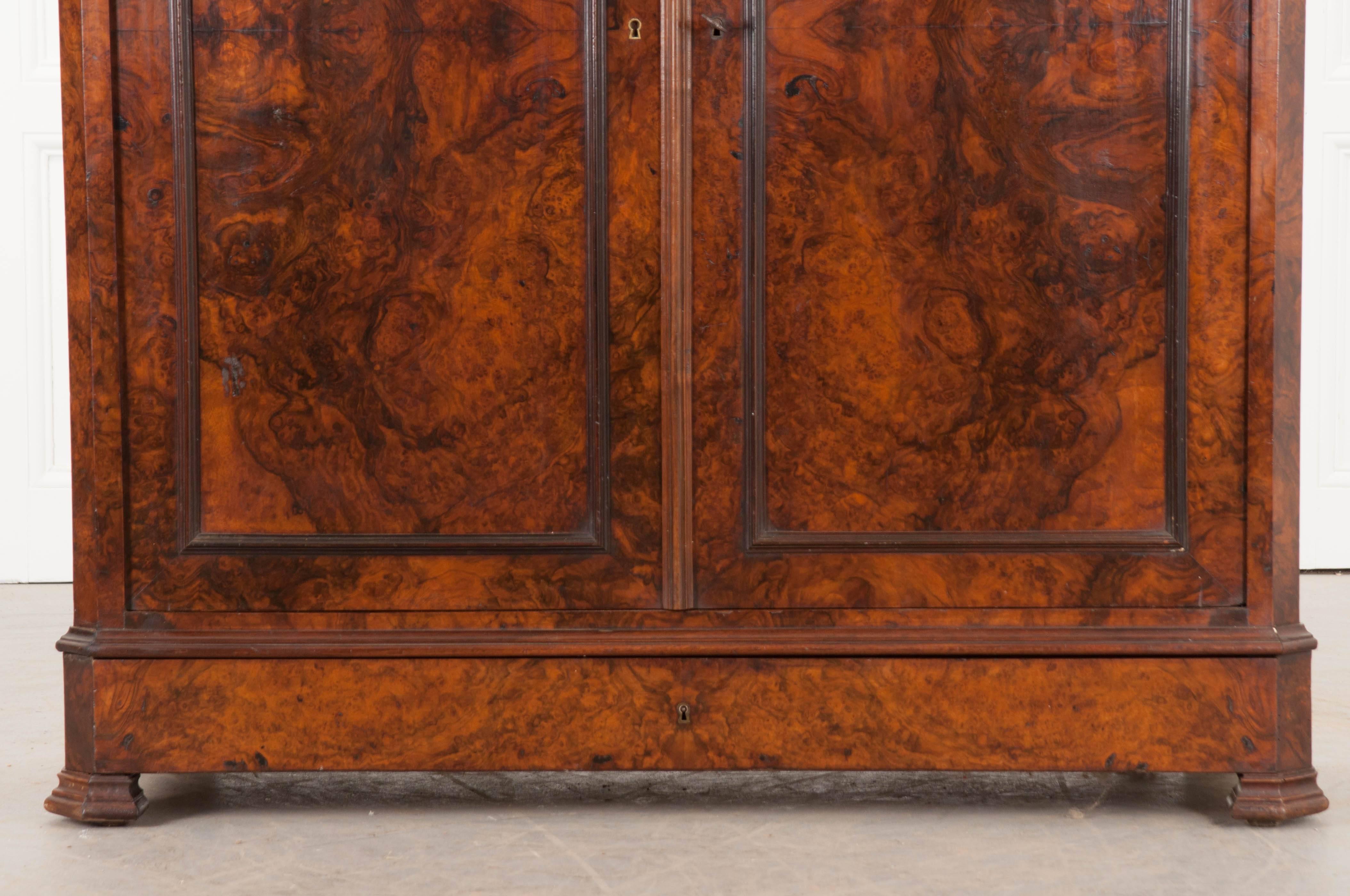 French 19th Century Louis Philippe Burl Rosewood Buffet In Good Condition In Baton Rouge, LA