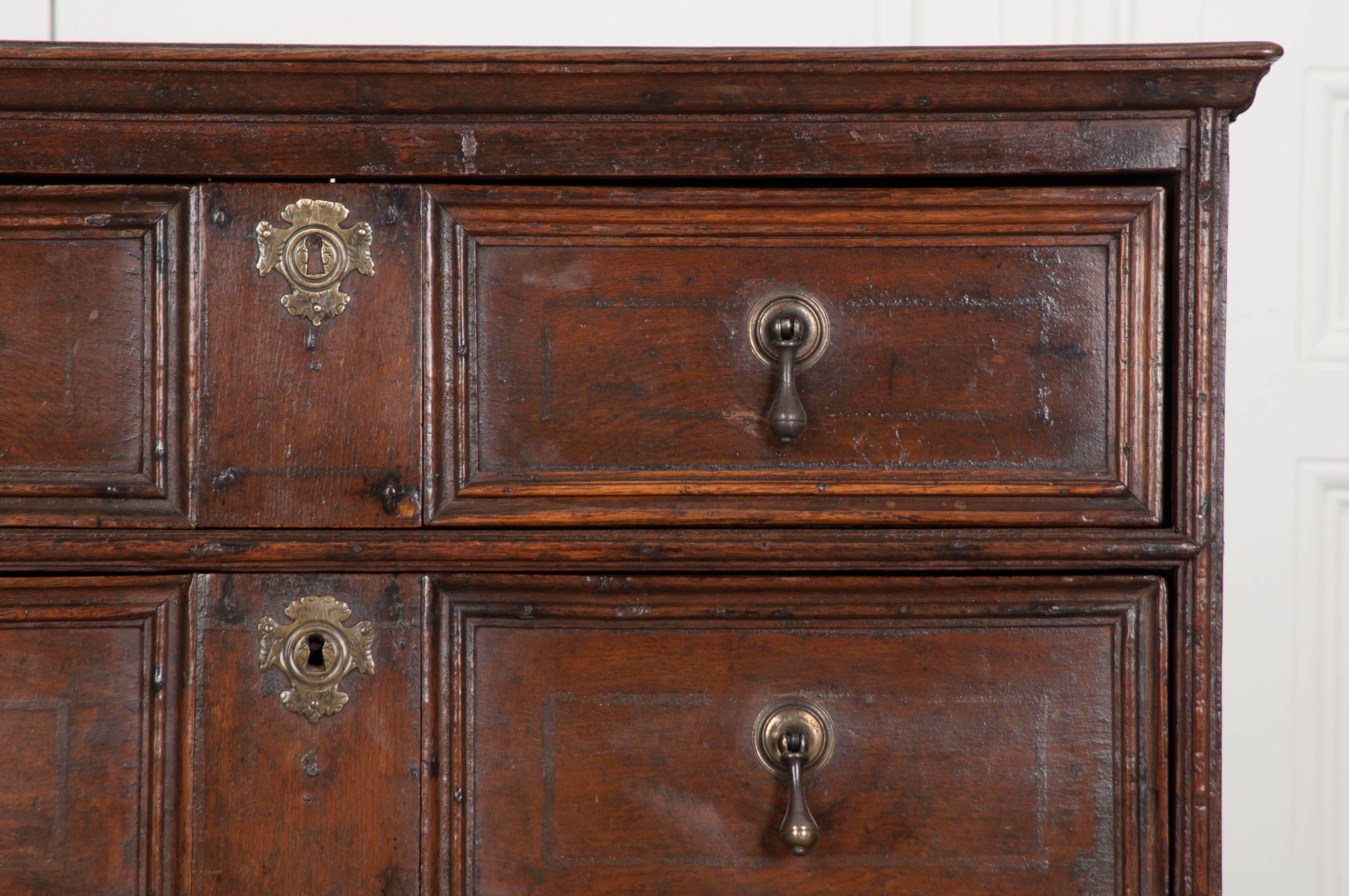 English Early 18th Century Jacobean Oak Chest In Good Condition In Baton Rouge, LA