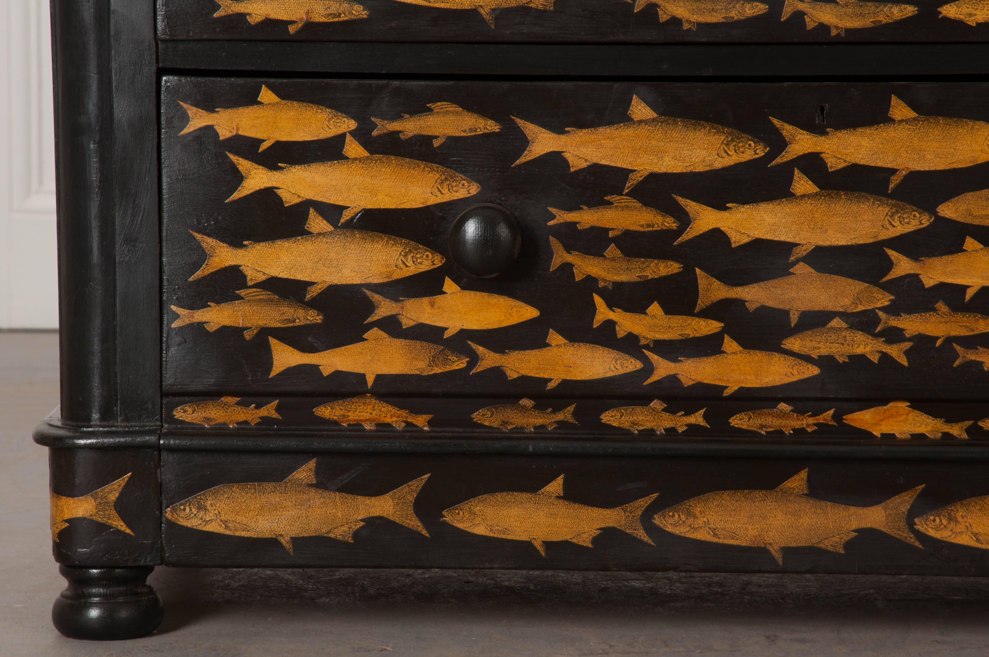 English 19th Century Victorian Découpage Fish Chest of Drawers