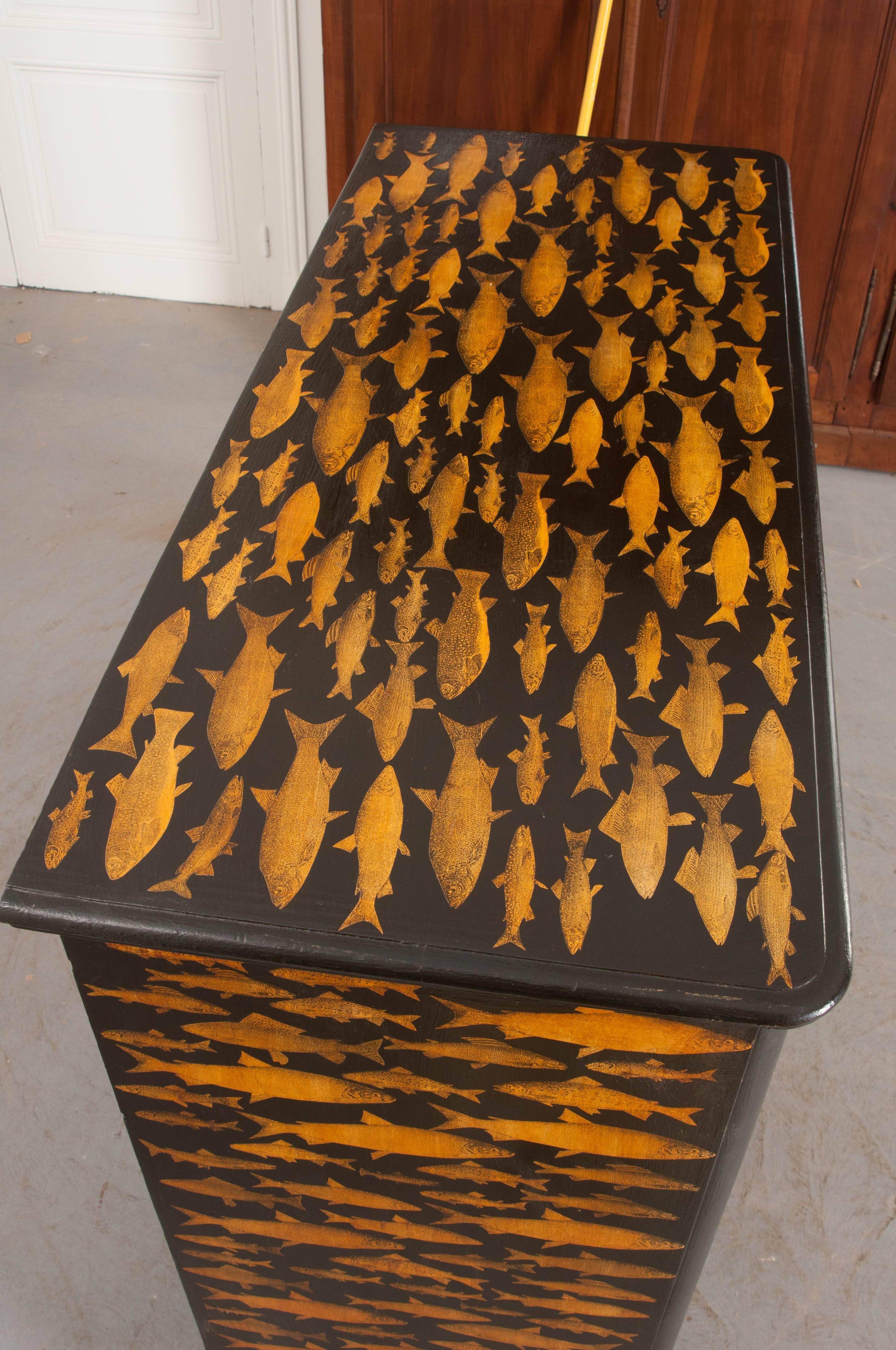 19th Century Victorian Découpage Fish Chest of Drawers In Good Condition In Baton Rouge, LA