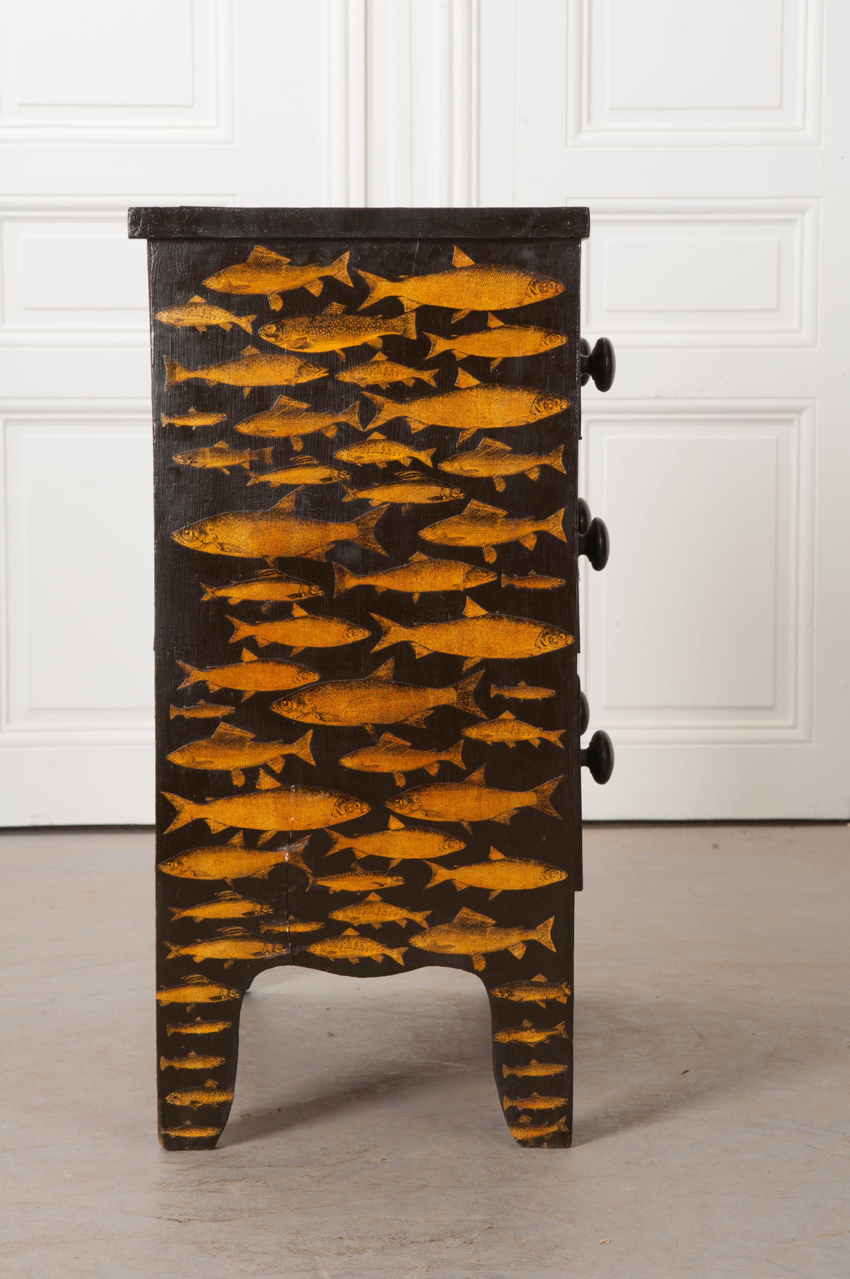 English 19th Century Découpage Fish Chest of Drawers In Good Condition In Baton Rouge, LA