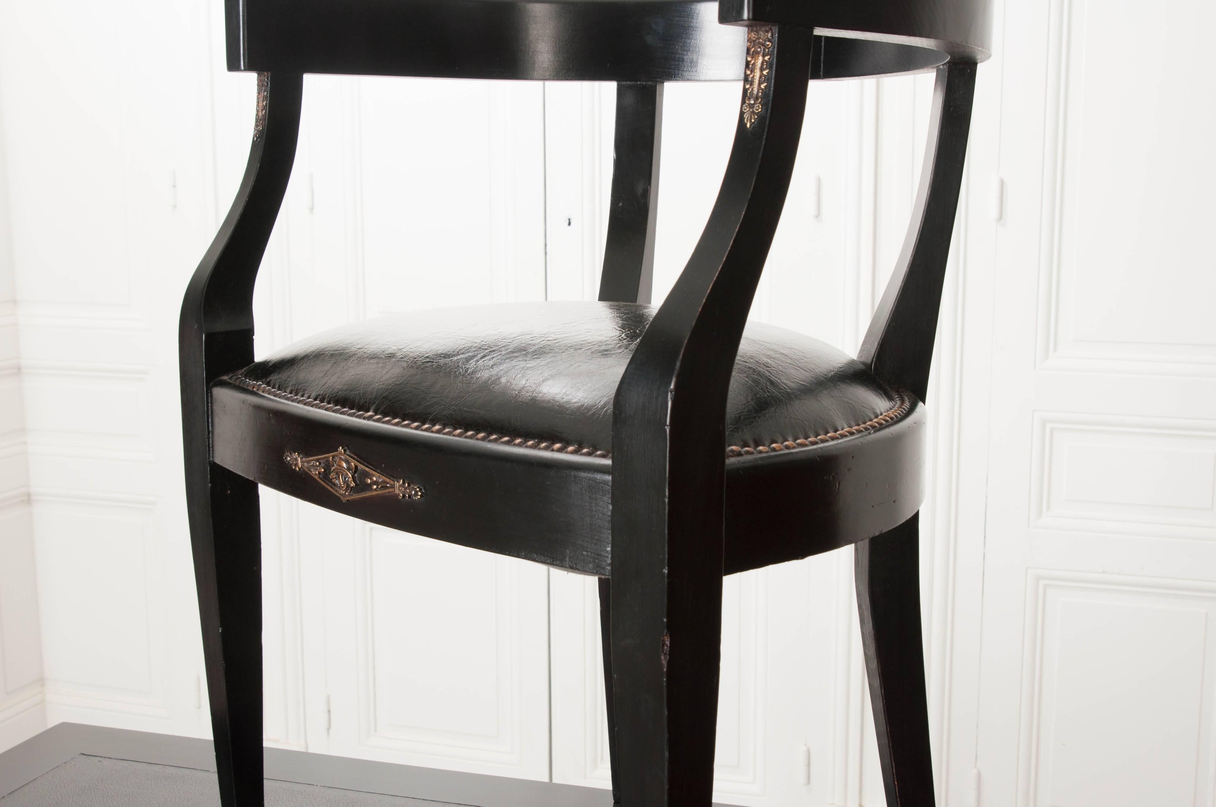 French Early 20th Century Napoleon III Ebonized Desk and Chair In Good Condition In Baton Rouge, LA