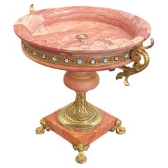 Bol de table en marbre rose veiné et bronze doré