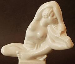 "Africano con liuto", scultura di nudo femminile della Scuola ARKO di Archipenko