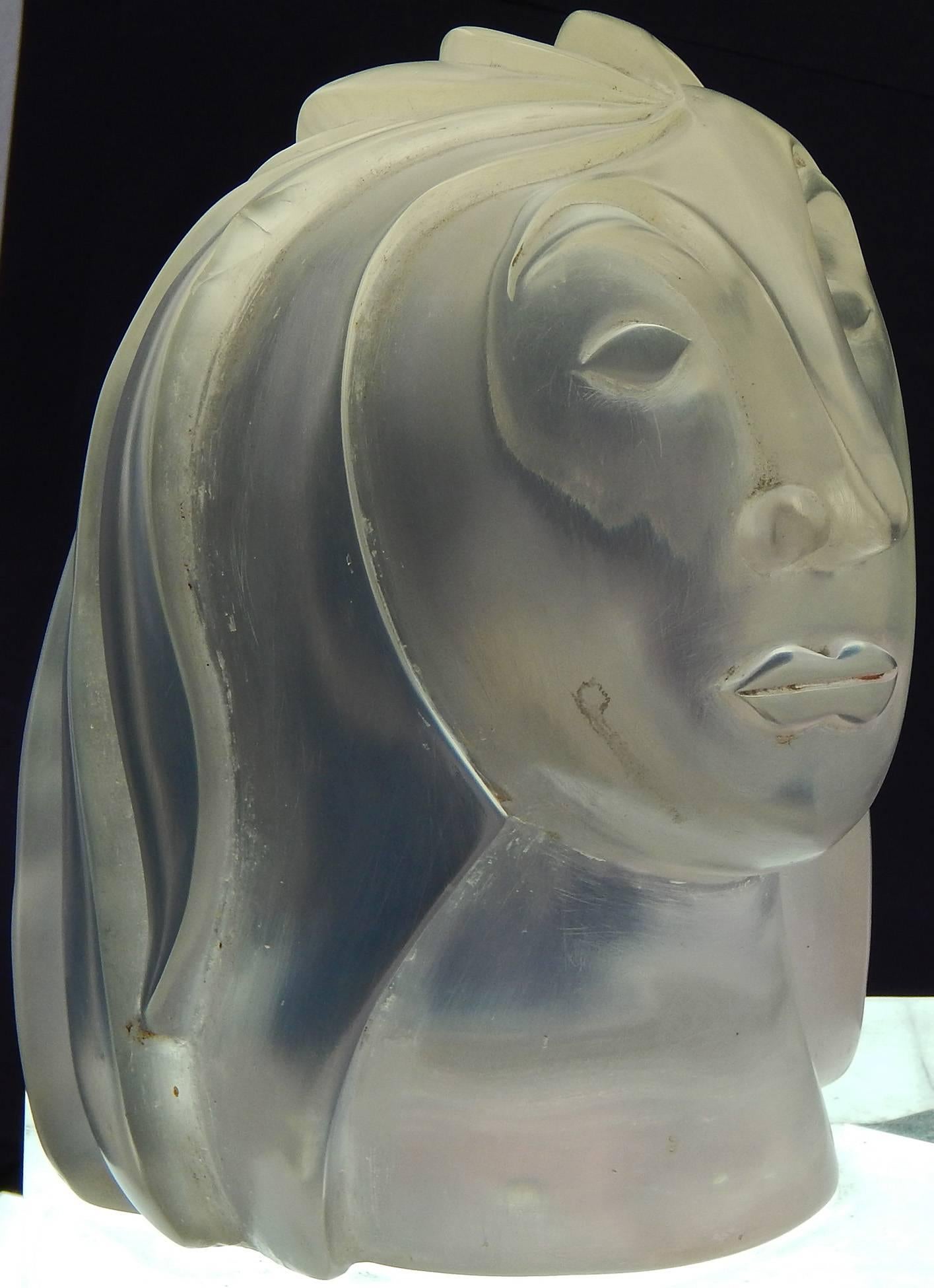 Américain « Tête d'homme », fabuleuse sculpture en lucite de Susan Bush en vente