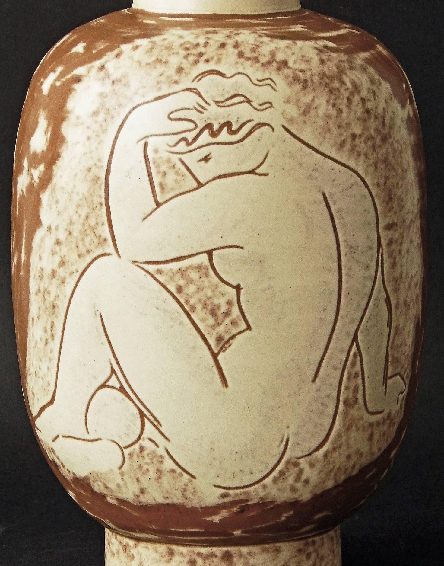 Seltene Art-Déco-Vase „Sitzender Akt“ von Vicke Linstrand, 1940er Jahre (Art déco) im Angebot