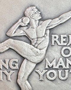 «Alégrate, oh joven, en tu juventud», pisapapeles de plata de estilo Art Déco con desnudos masculinos