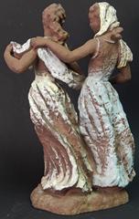 "Dos mujeres", escultura grande y encantadora de mediados de siglo de Lore Friedrich-Gronau