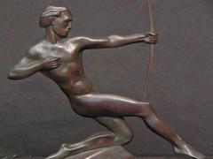"Archer nu":: rare et dramatique sculpture en bronze Art Déco