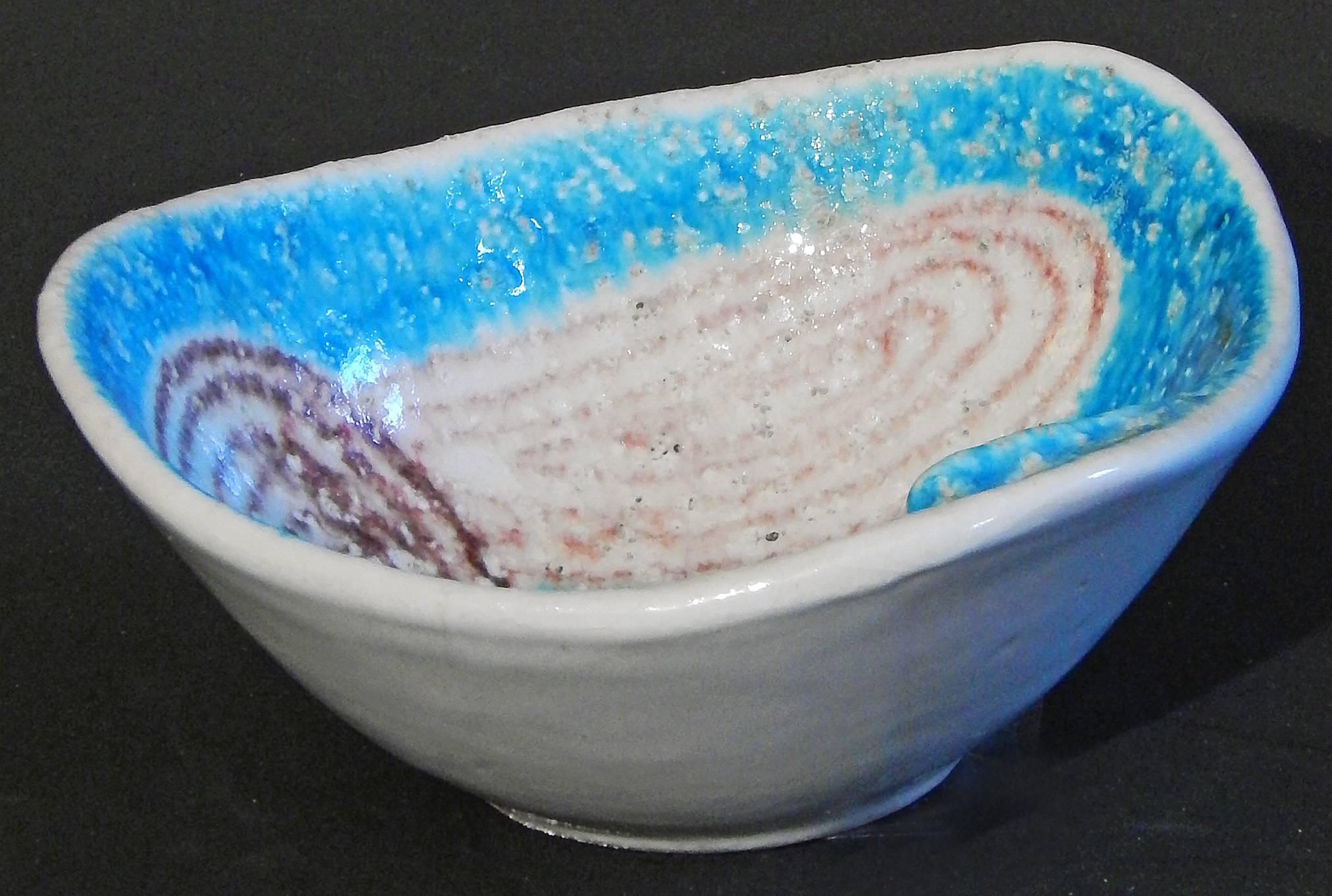 Mid-Century Modern Brilliant Mid-Century Dish by Raymor, Possibly by Guido Gambone