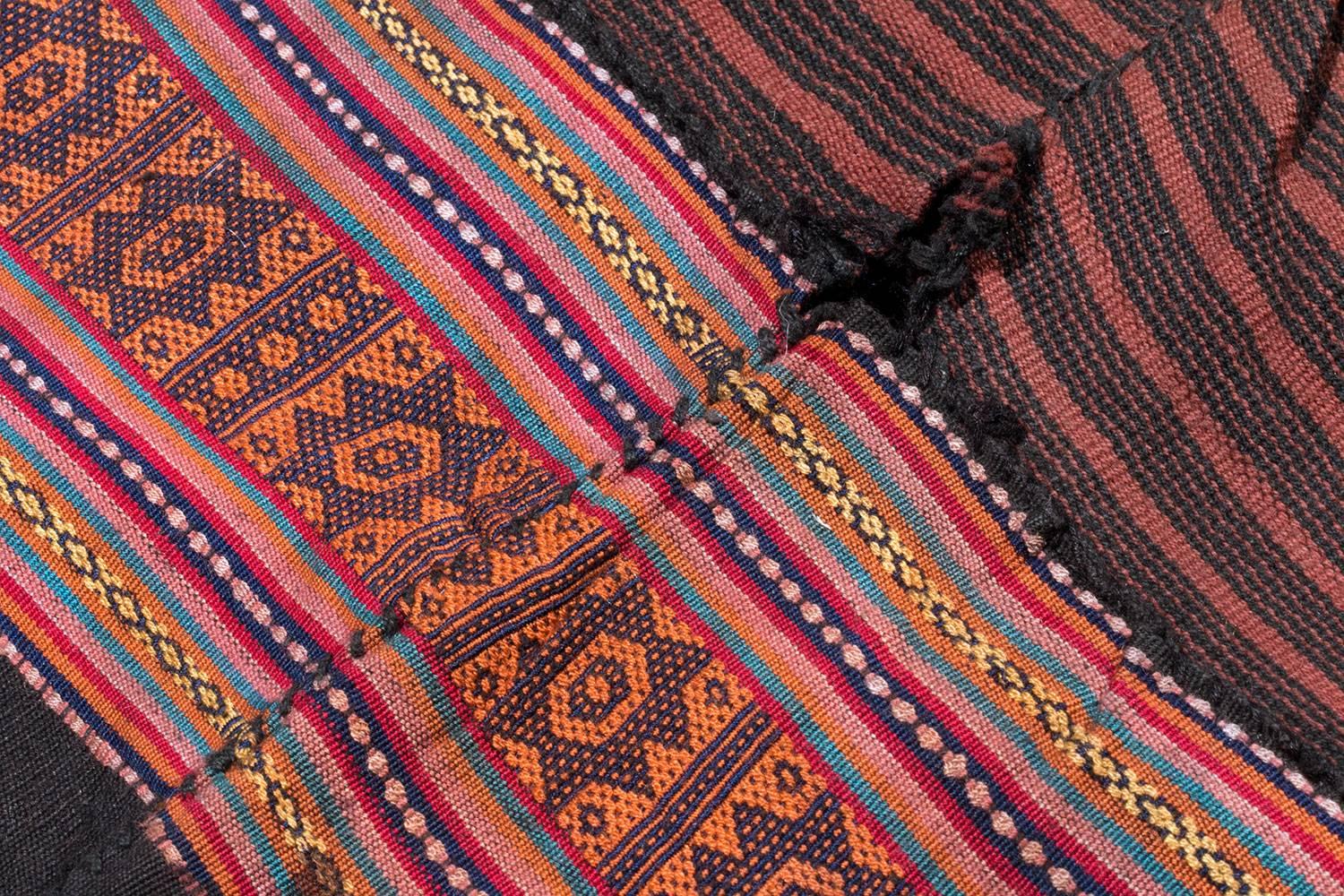 Laotische Baumwoll-Textil-Baumwoll-Textil-Blumen in Rosa, Rot und Indigo 1