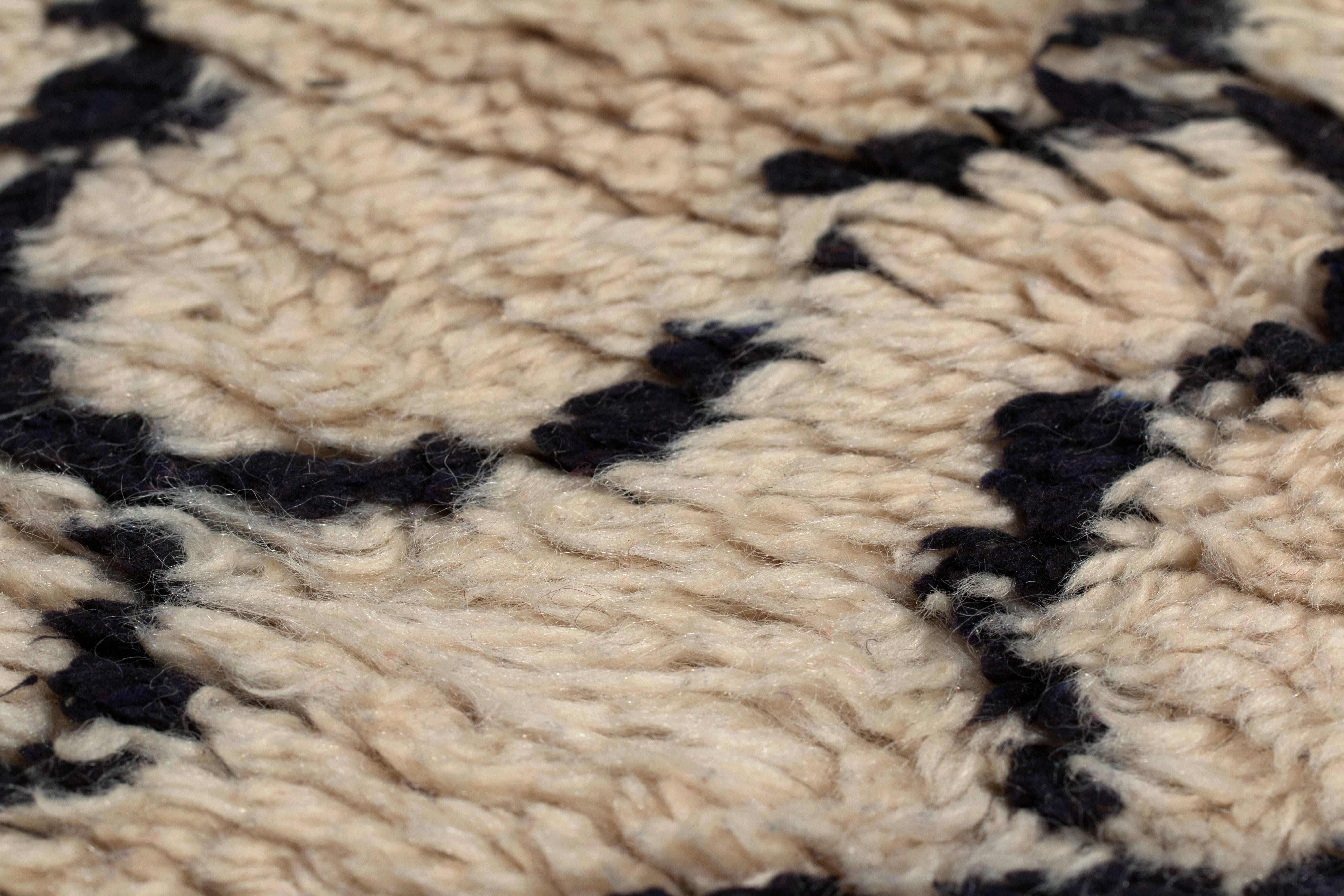 Vintage Azilal Moroccan Wool Rug / Wallhanging 1