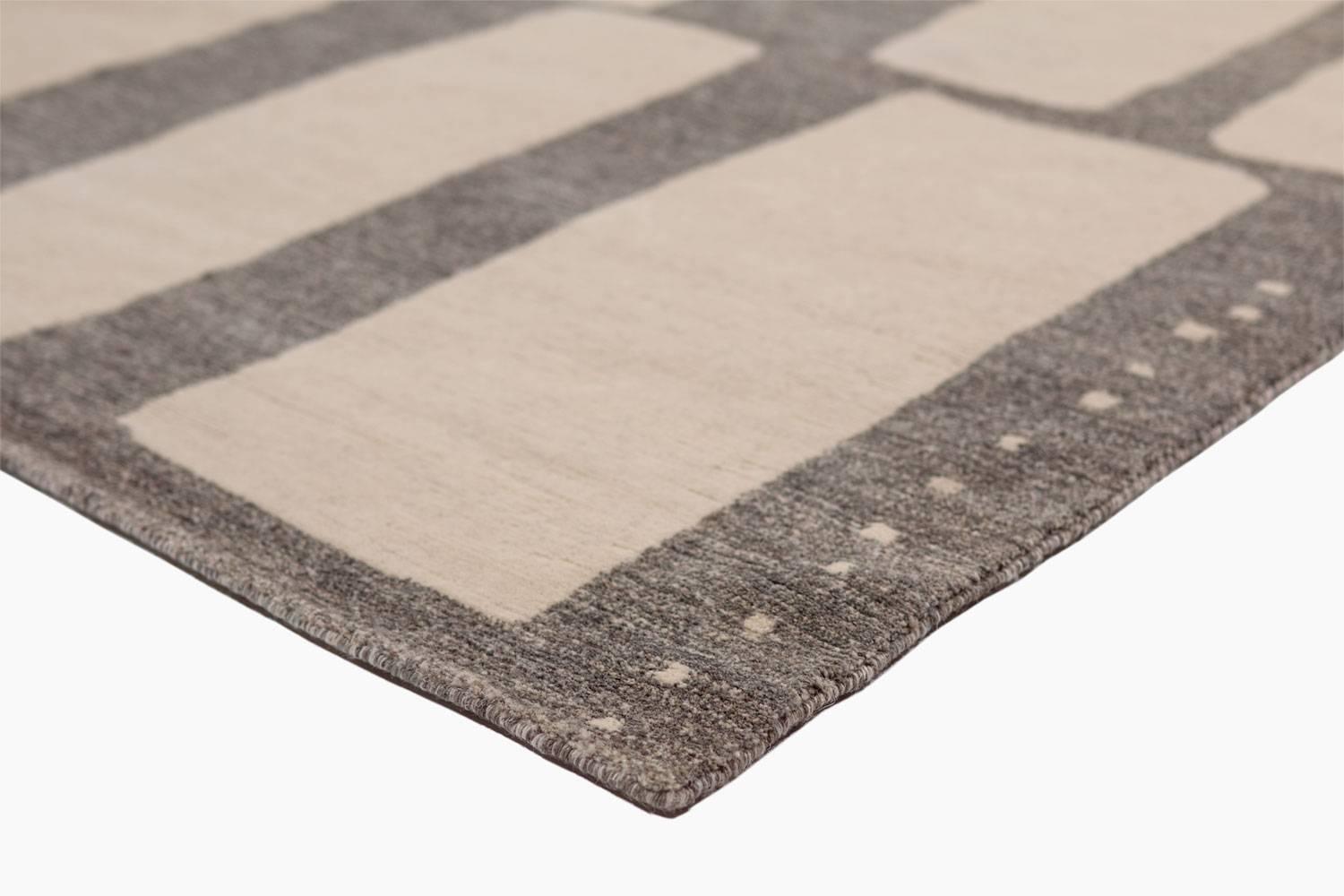 Nepalese Contemporary Grey and White Wool 'Coco Drum' Area Rug