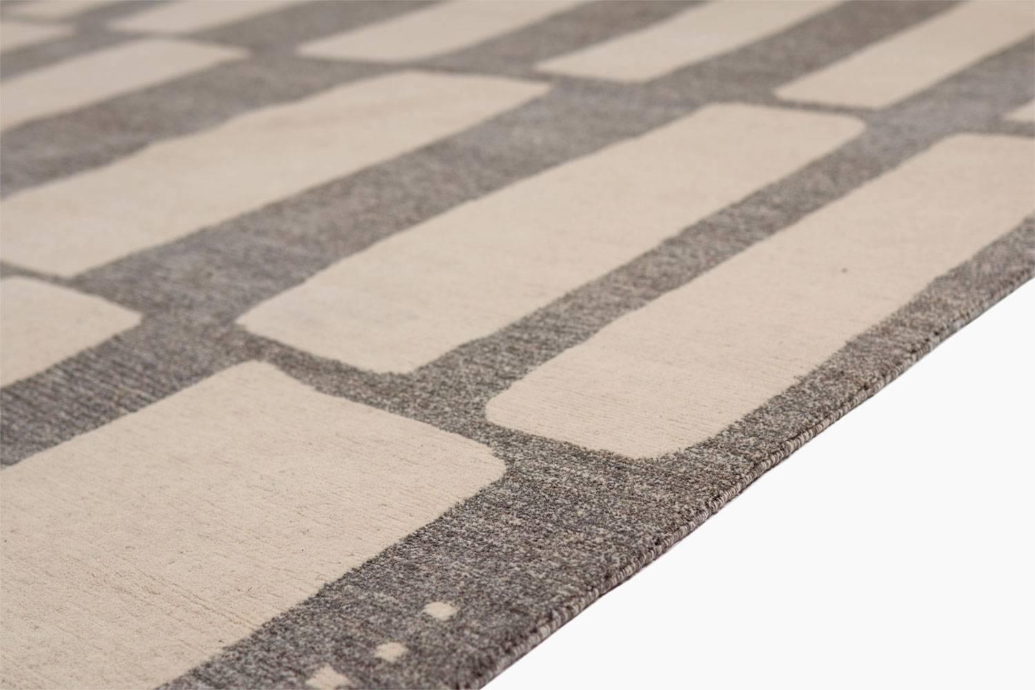 Hand-Woven Contemporary Grey and White Wool 'Coco Drum' Area Rug
