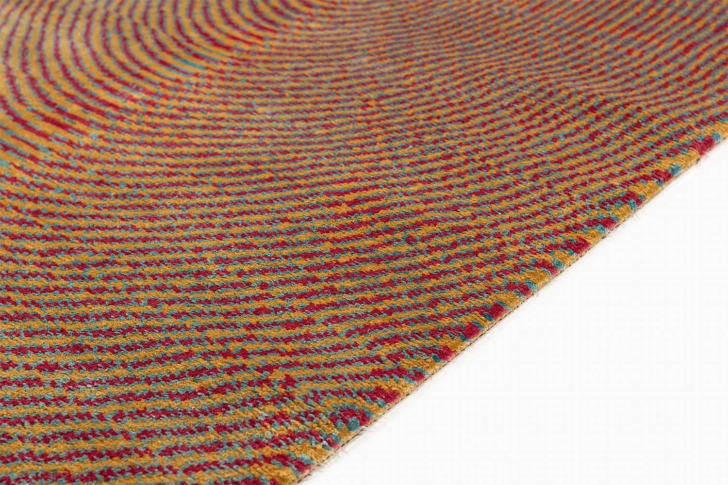 Petit tapis circulaire en soie multicolore hypnotique « Vibra » de Joseph Carini Neuf - En vente à New York, NY