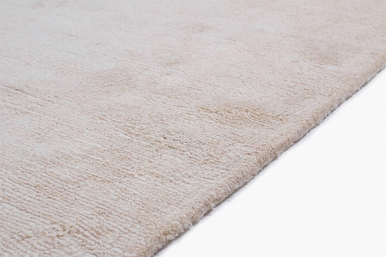 This solid white twill carpet is a gorgeous ripple of natural white Himalayan wool and silk threads. The high-quality silk texture reflects light and allows the subtlety of color to shine, 15 mm pile height creates a sumptuous pillow for each step -