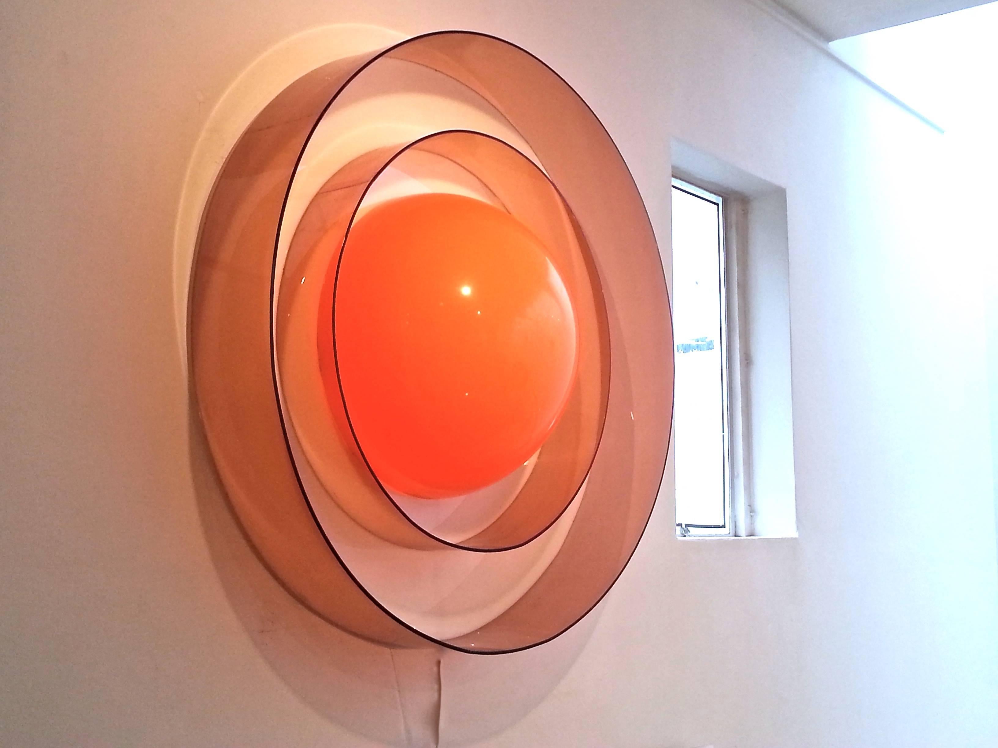 1960s Acrylic Wall Light In Good Condition For Sale In London, GB