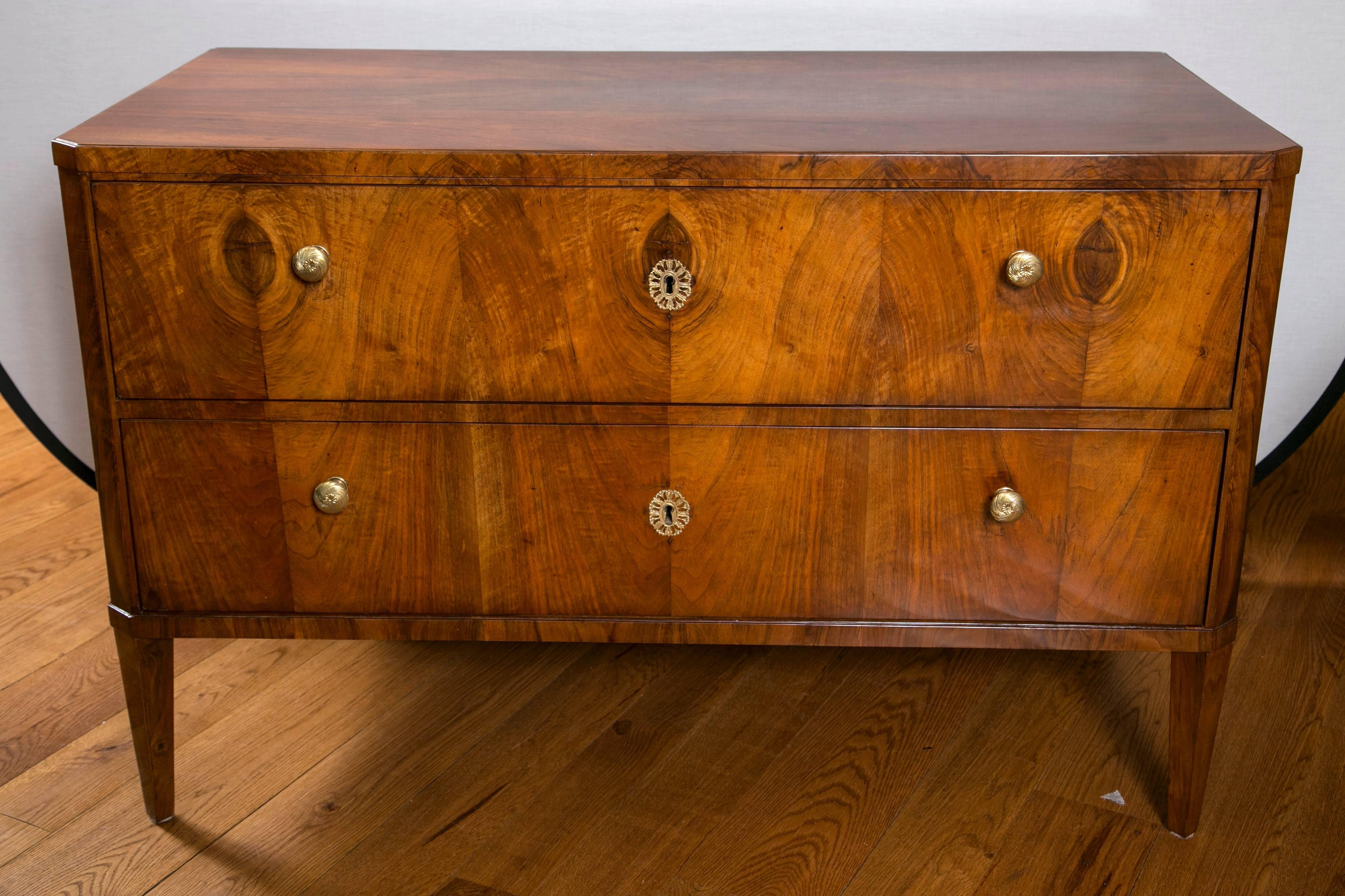 Large Early Biedermeier Walnut Chest of Drawers In Excellent Condition In Westport, CT