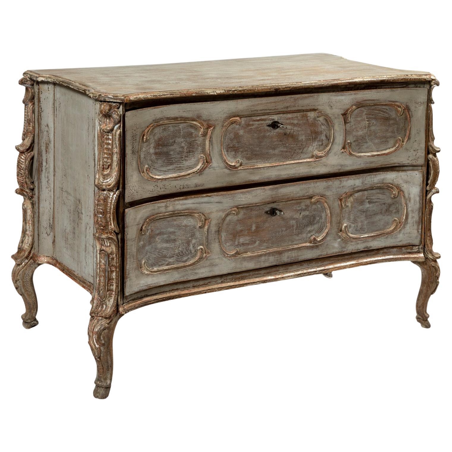 Cassettiera concava dipinta in grigio baltico del XVIII secolo