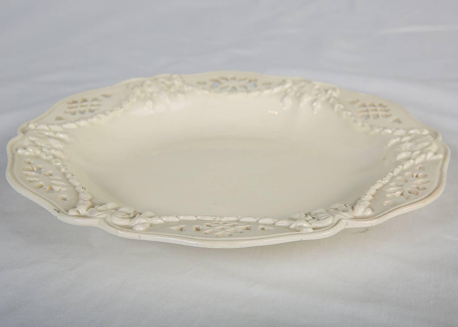 Pierced Creamware Dishes 18th Century, a Set of Six In Excellent Condition In Katonah, NY