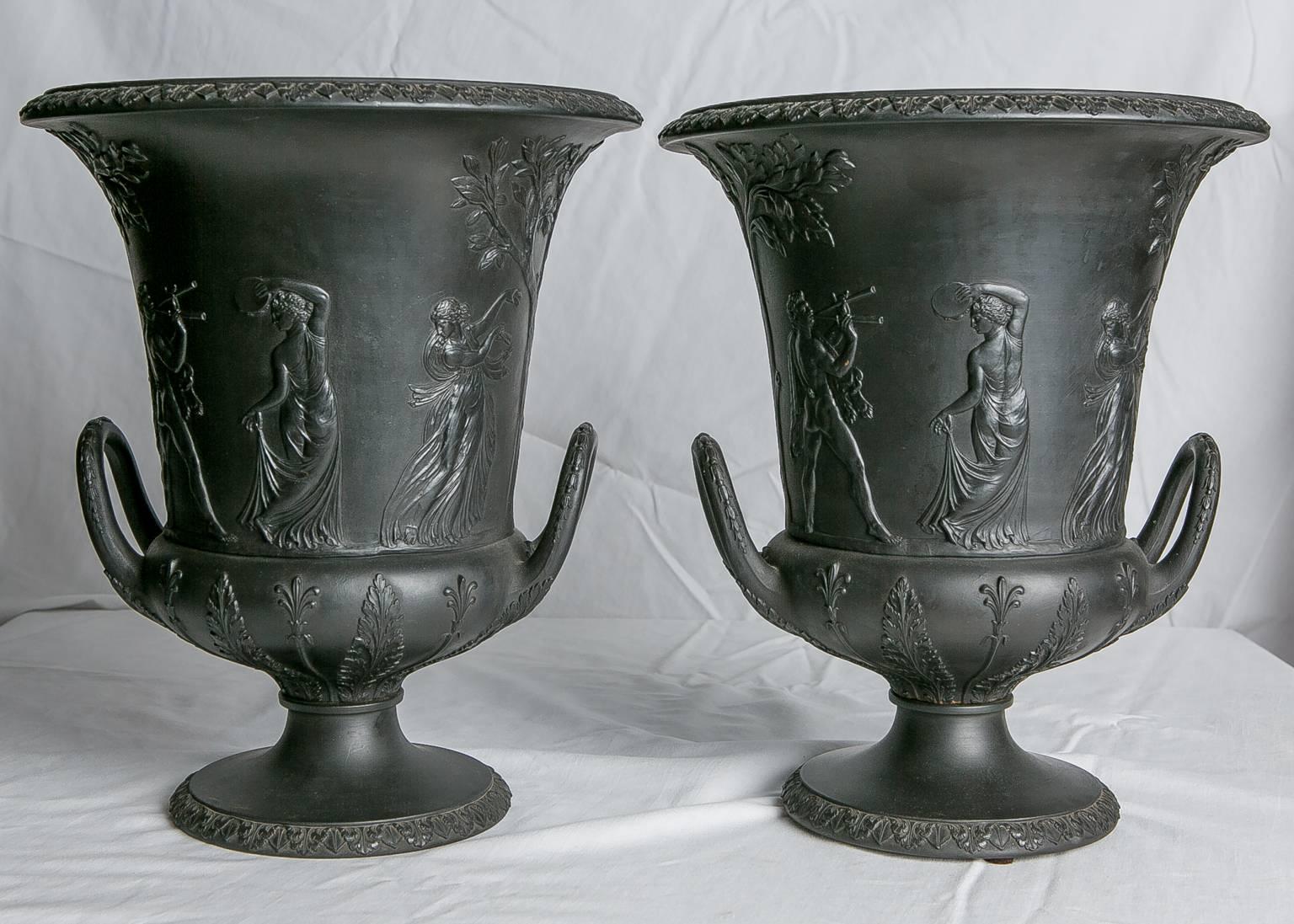 Pair Wedgwood Black Basalt Urns Neoclassical Decoration Made England circa 1840 In Excellent Condition In Katonah, NY