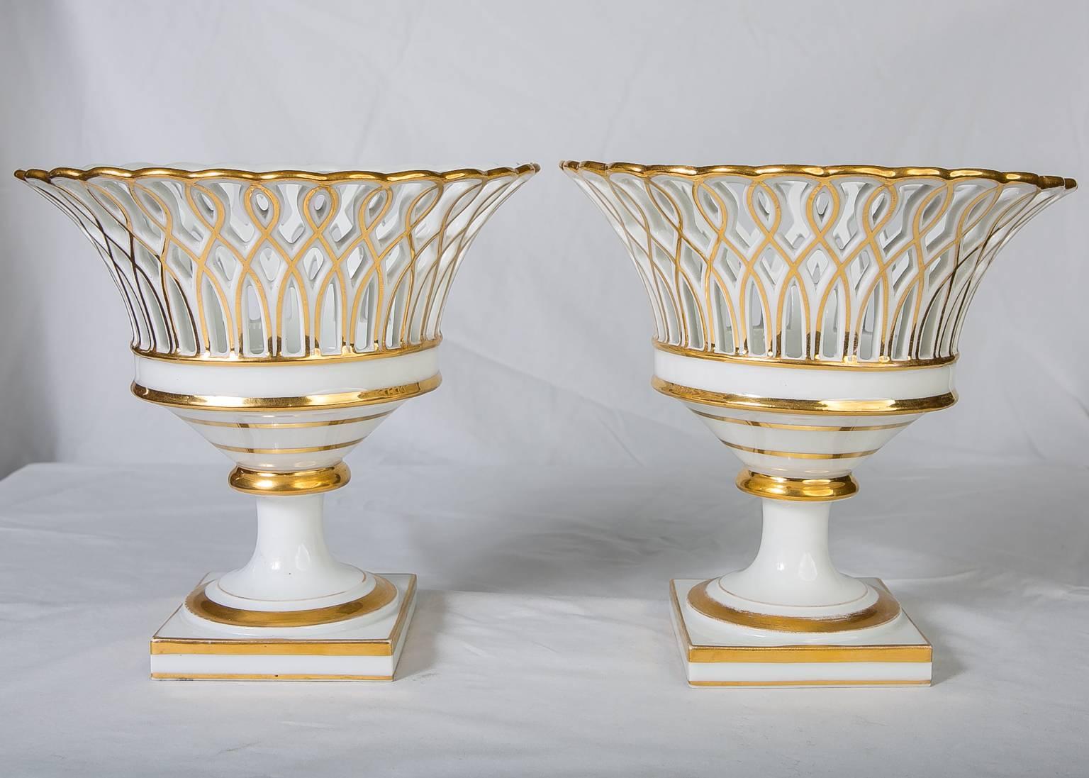 Pair of Antique French Porcelain Gilded Baskets 'Corbeilles' 4