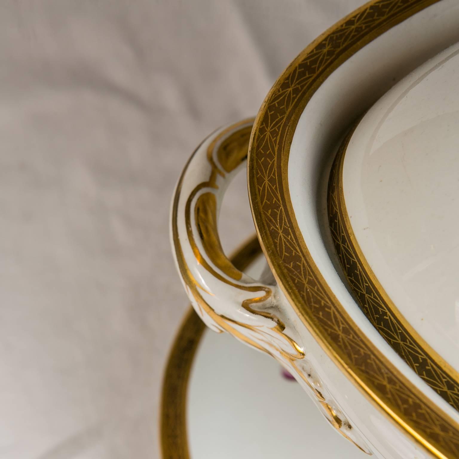 Soupière en porcelaine Royal Worcester fabriquée en 1851 en vente 1