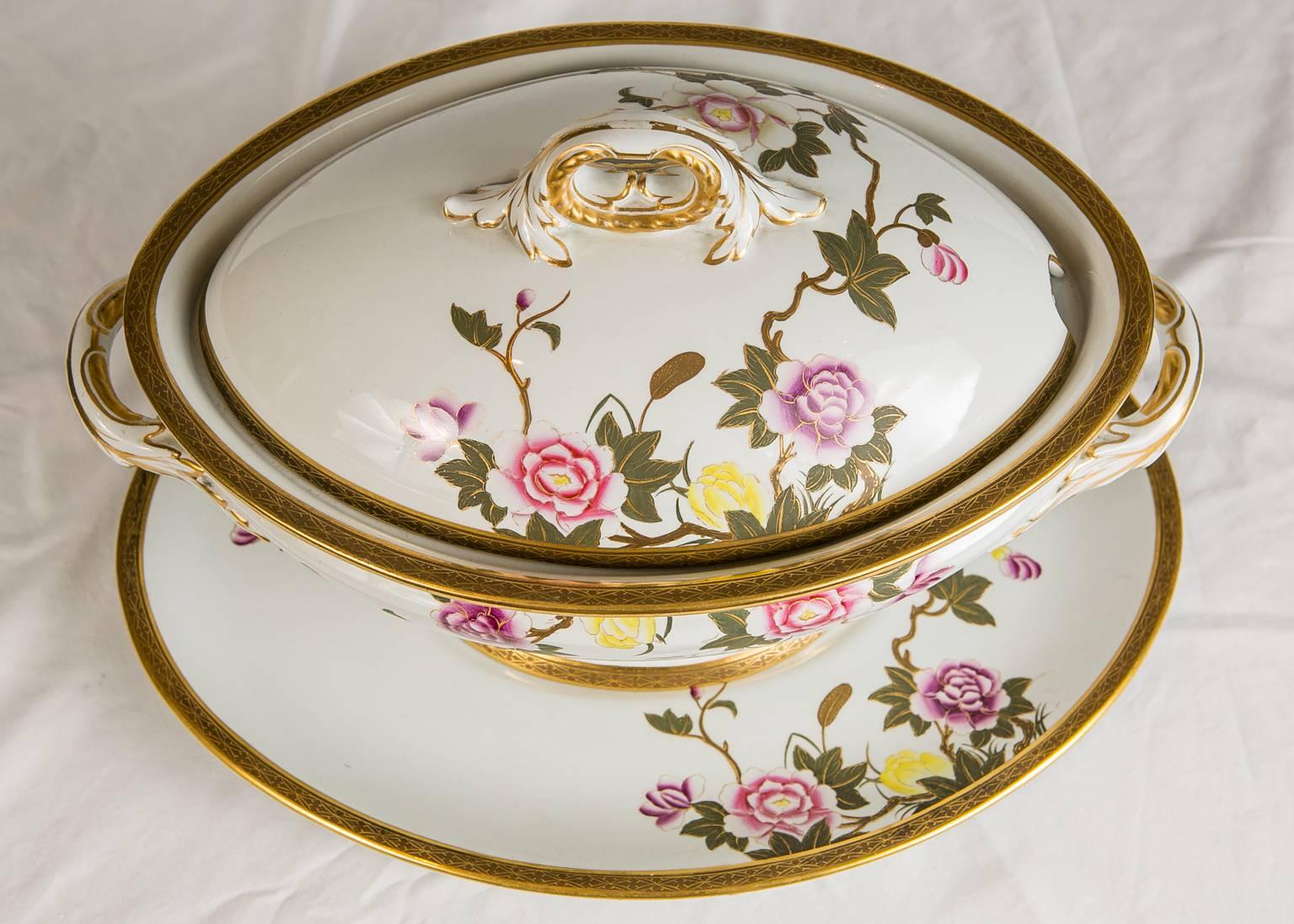 Royal Worcester Porcelain Soup Tureen Made in 1851 In Excellent Condition For Sale In Katonah, NY