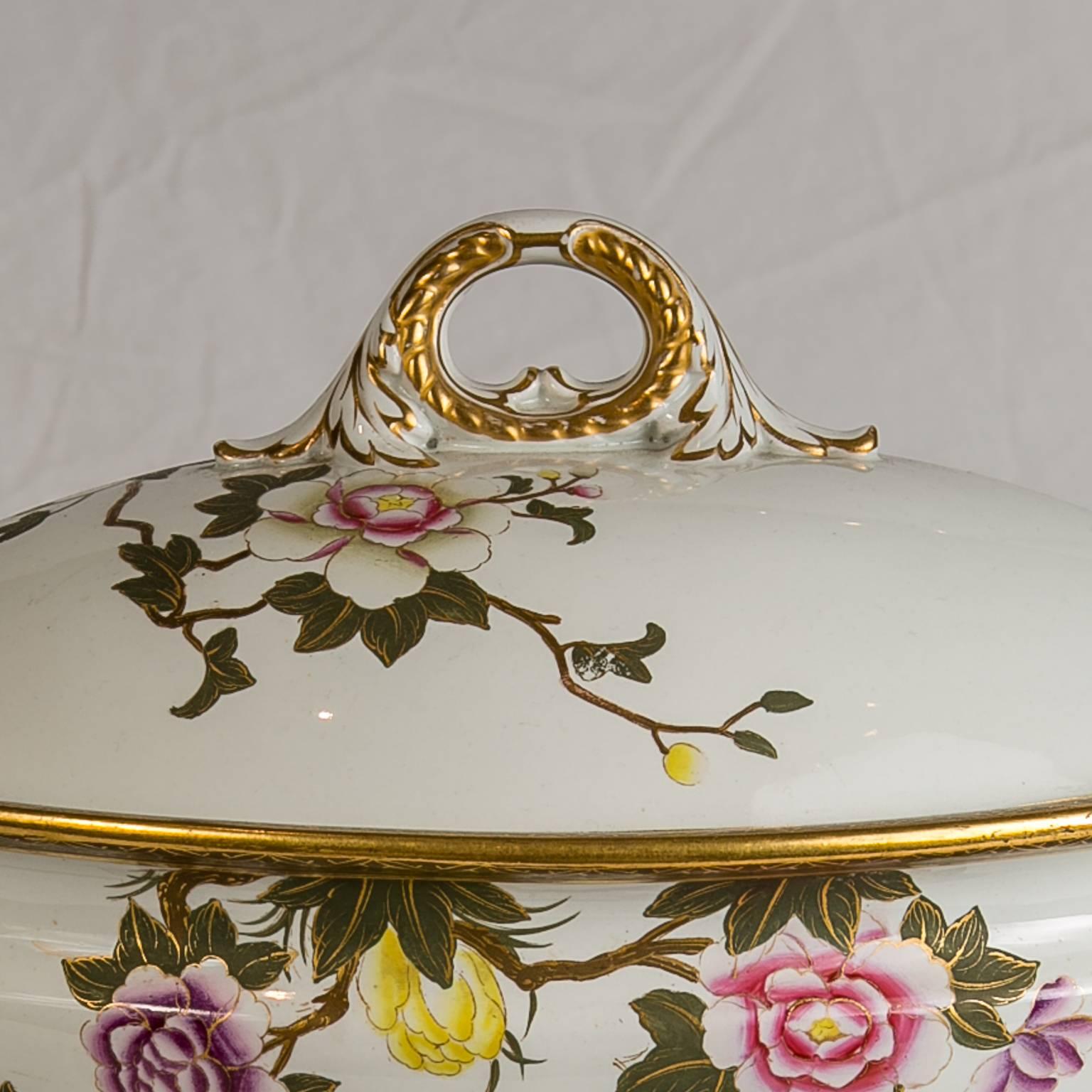 Great Britain (UK) Royal Worcester Porcelain Soup Tureen Made in 1851 For Sale