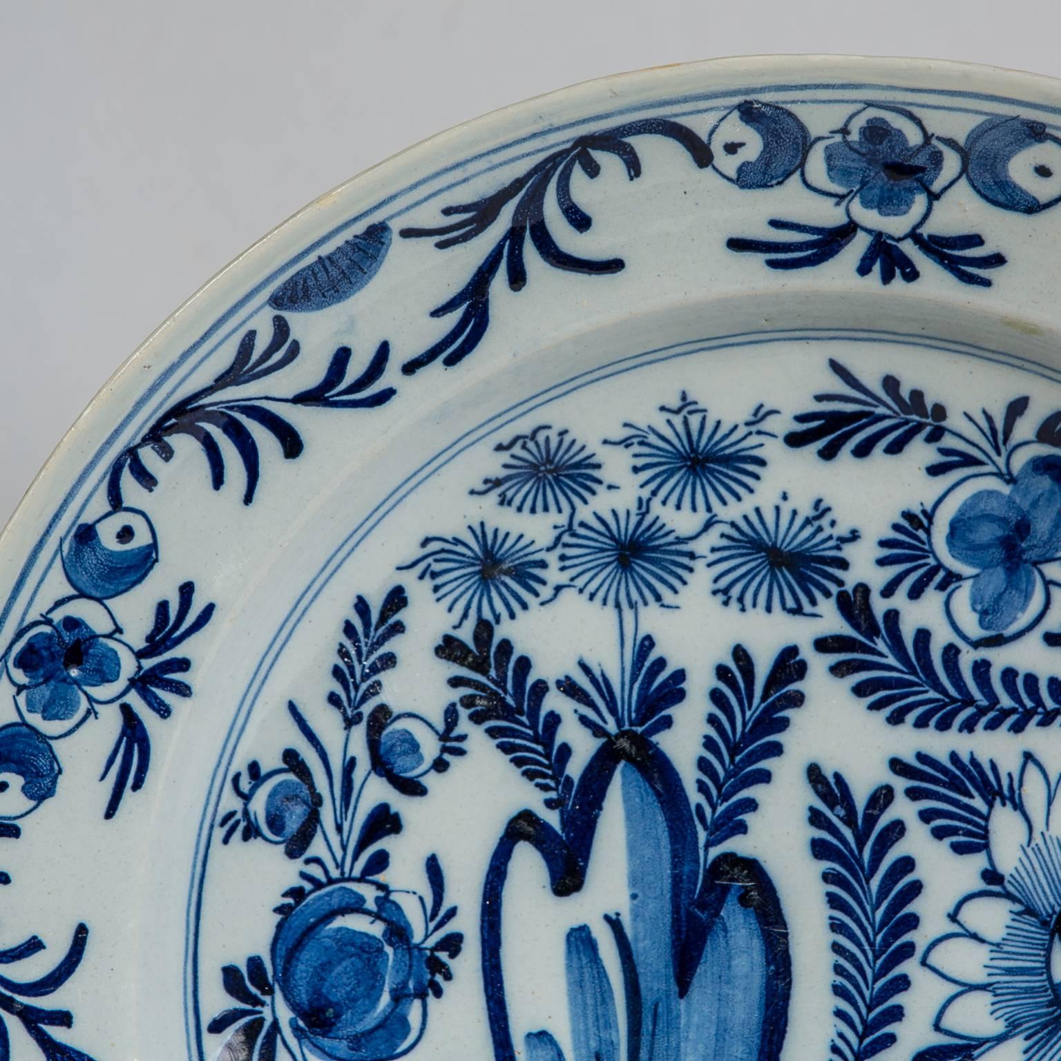 Pair of Blue and White Delft Chargers Made in Netherlands circa 1800 In Excellent Condition In Katonah, NY