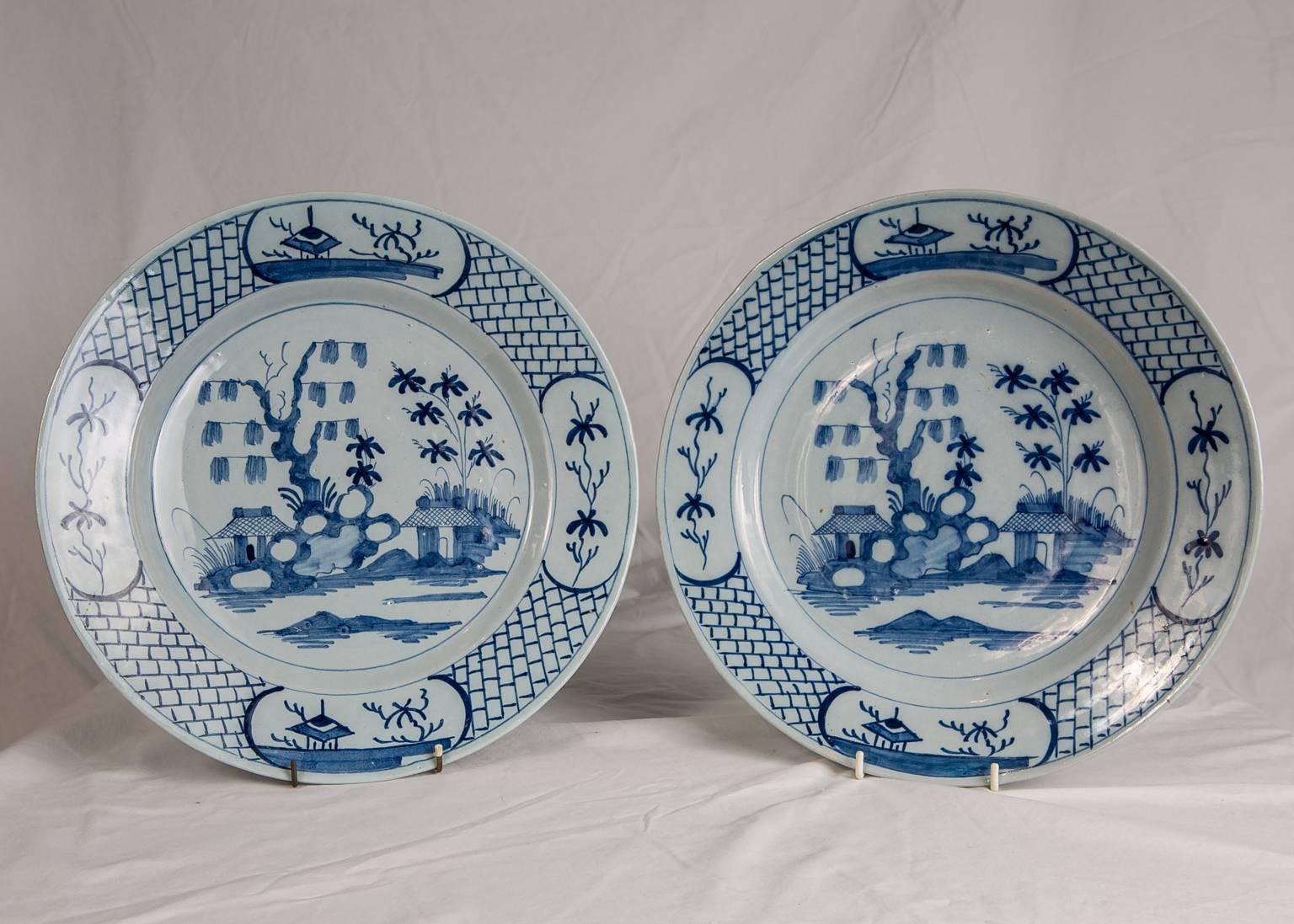 Pair of Blue and White Delft Chargers Made in England circa 1760 In Excellent Condition In Katonah, NY