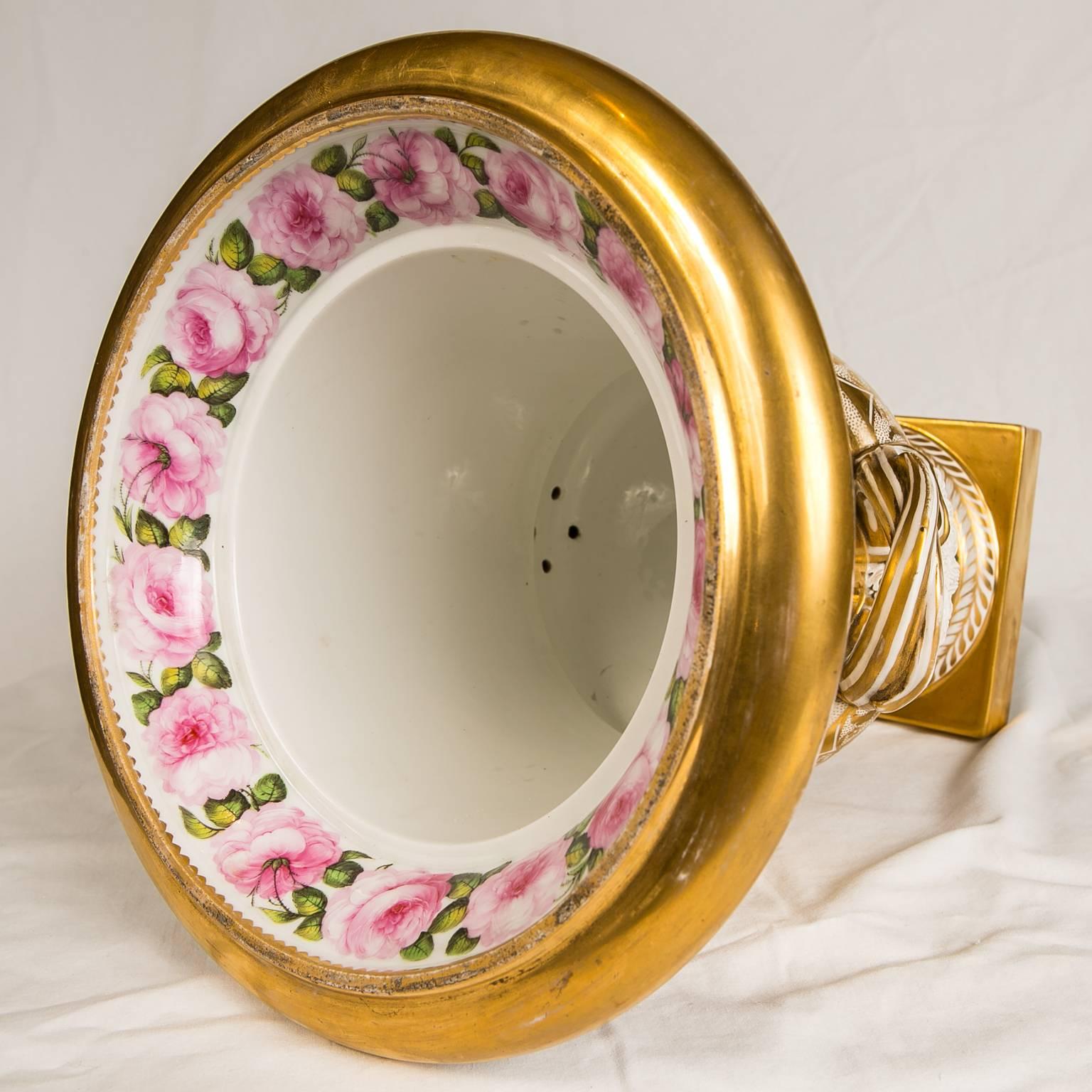 Urne ancienne en porcelaine Spode fabriquée en Angleterre vers 1810 en vente 4