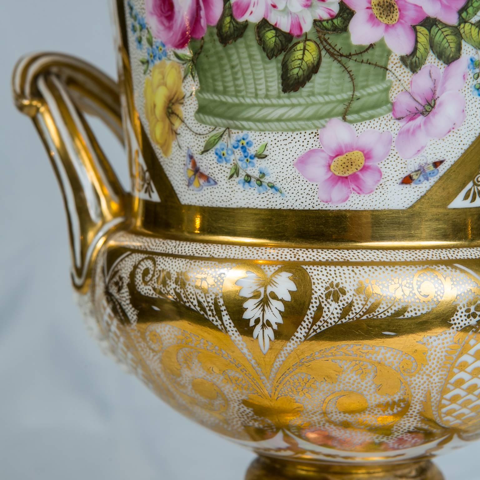 Hand-Painted Antique Spode Porcelain Urn Made in England circa 1810 For Sale