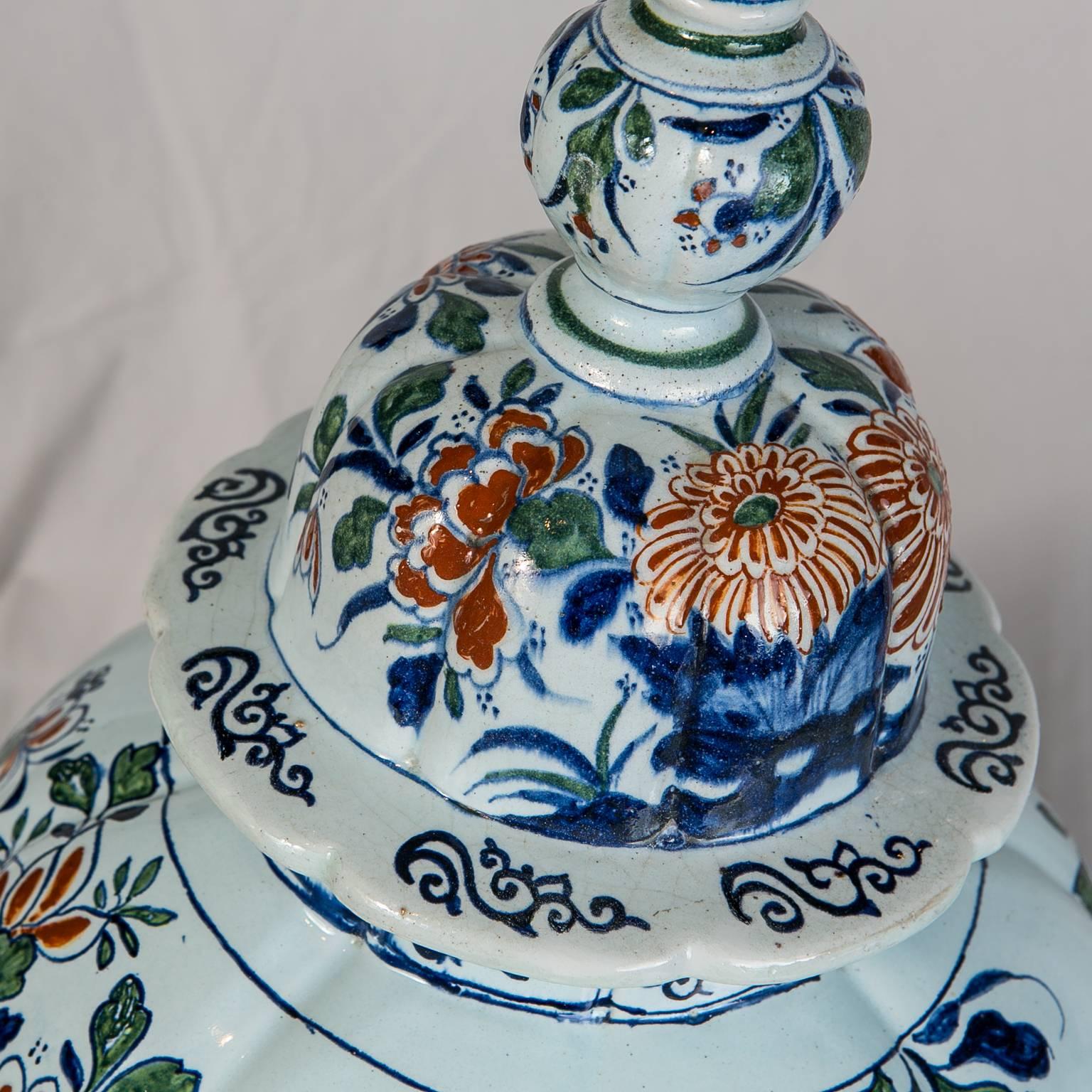 Antique Delft Ginger Jars Polychrome Painted In Excellent Condition In Katonah, NY