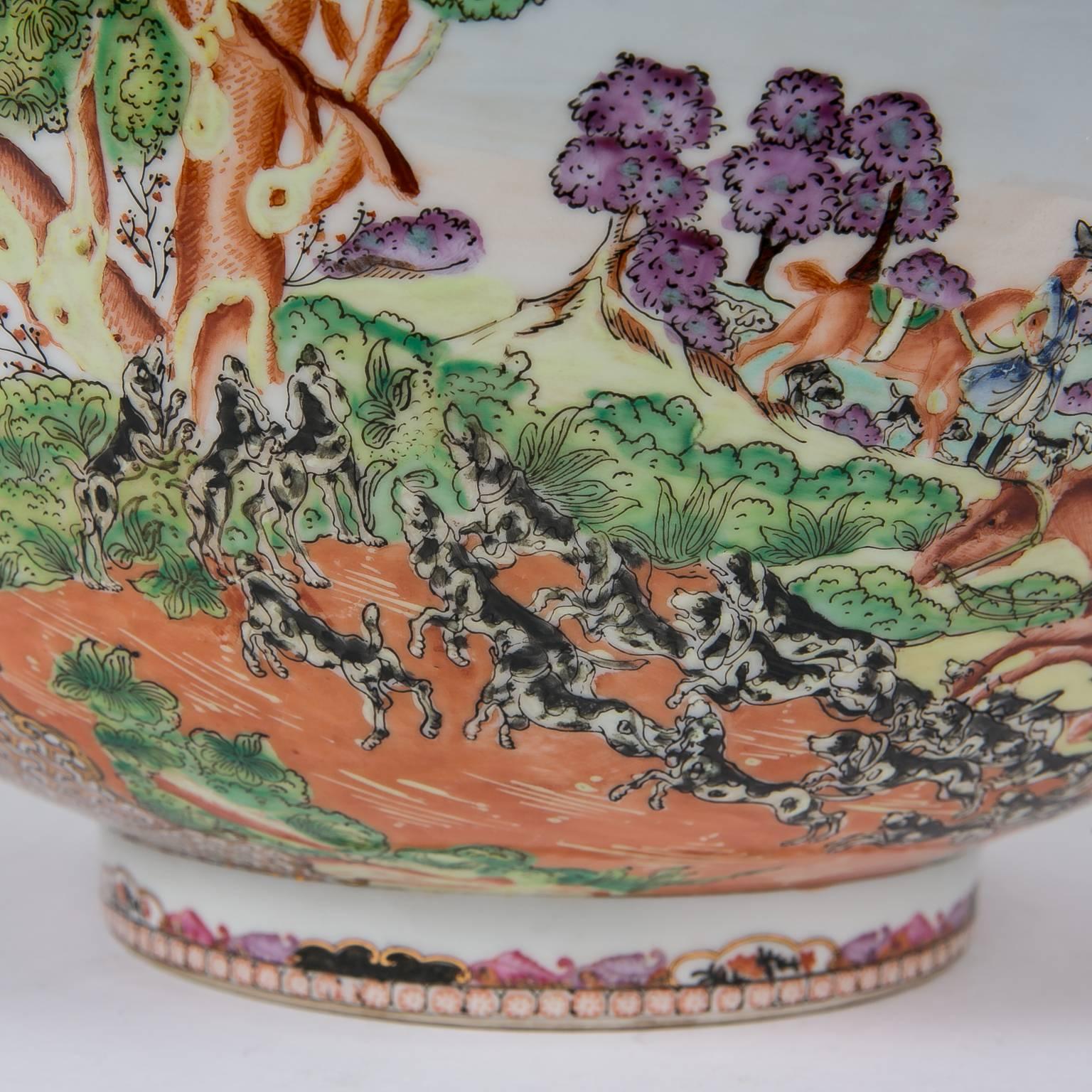 Fine Reproduction Chinese Porcelain Hunt Bowl with 18th Century Scene In Excellent Condition In Katonah, NY
