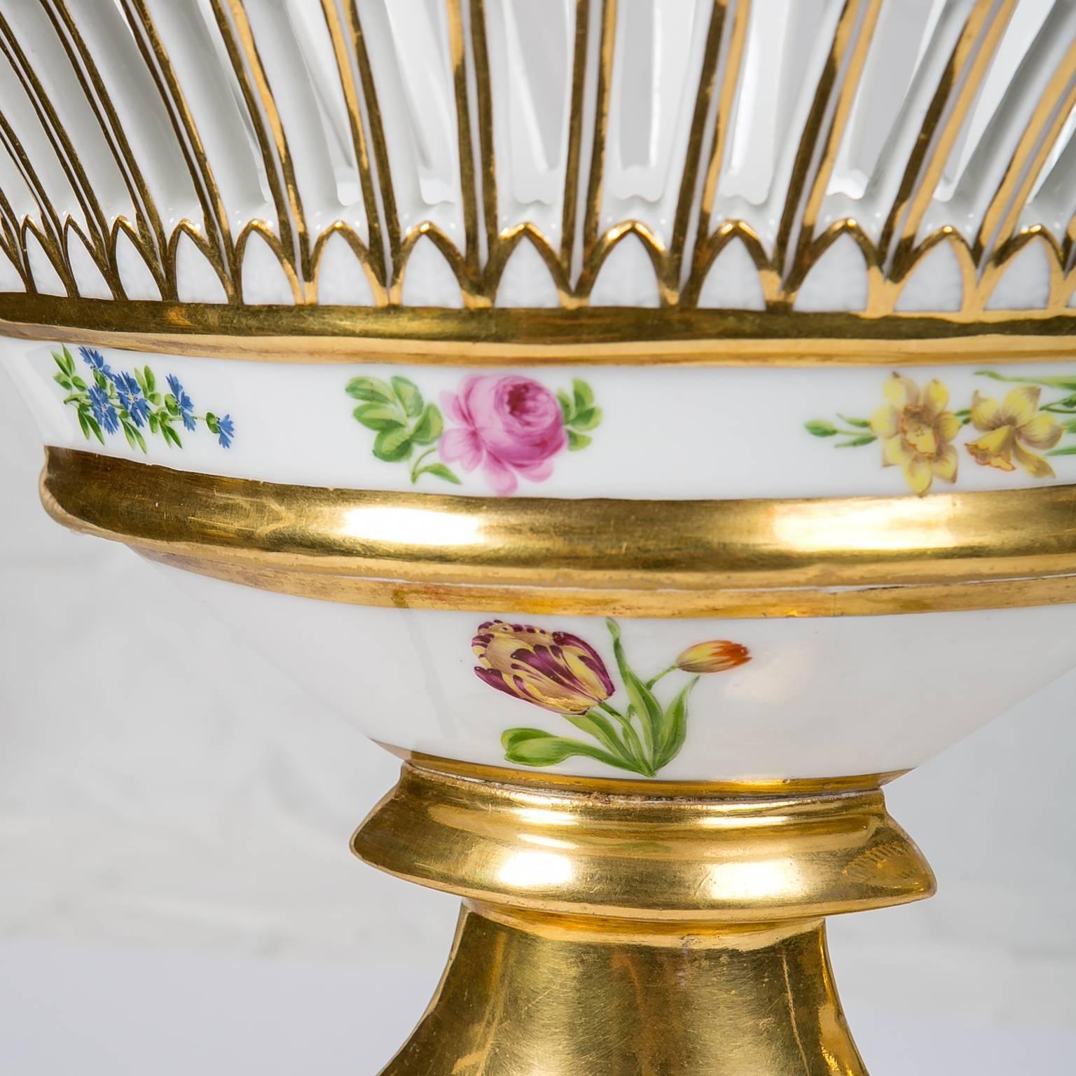 Louis Philippe Pair French Gilded Porcelain Baskets 'Corbeilles' Made Mid-19th Century For Sale