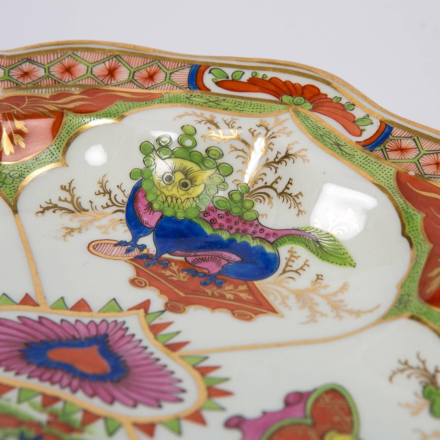 Worcester Porcelain Dragon in Compartments Heart Shaped Dishes, Pair In Excellent Condition In Katonah, NY